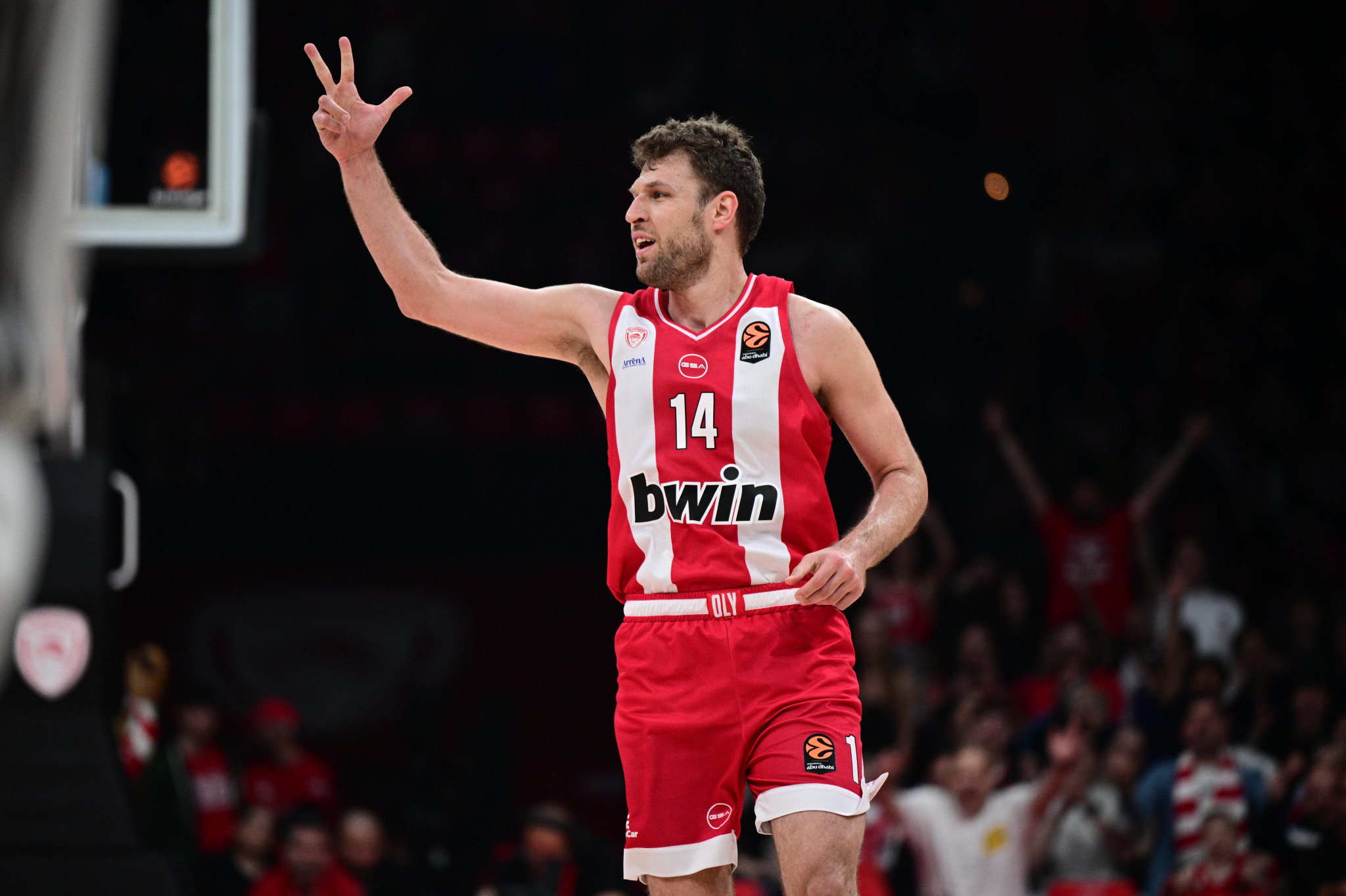 Με κόσμο ο Ολυμπιακός στη Σόφια για το ματς με Χάποελ