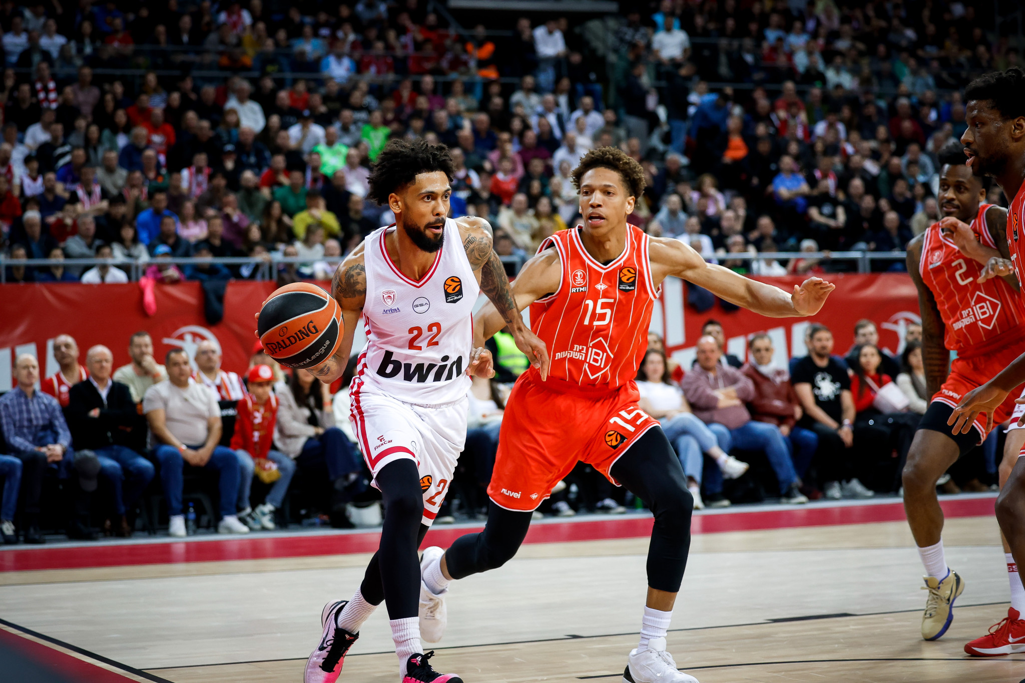 Ο Ολυμπιακός «καθάρισε» και τη Χάποελ στη Σόφια και προελαύνει πρώτος και καλύτερος