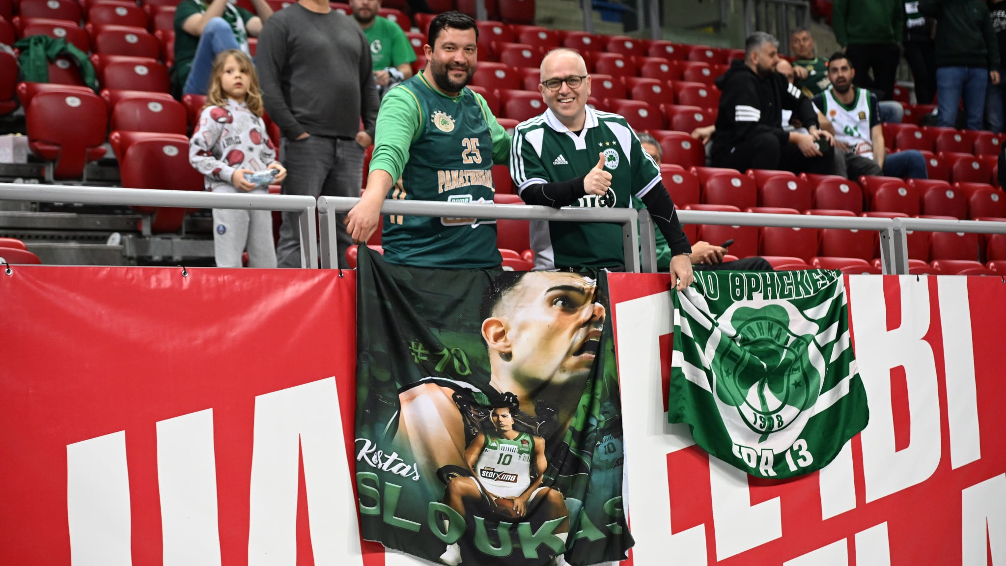 Πανό για τον Σλούκα από τον κόσμο του Παναθηναϊκού στη Βουλγαρία