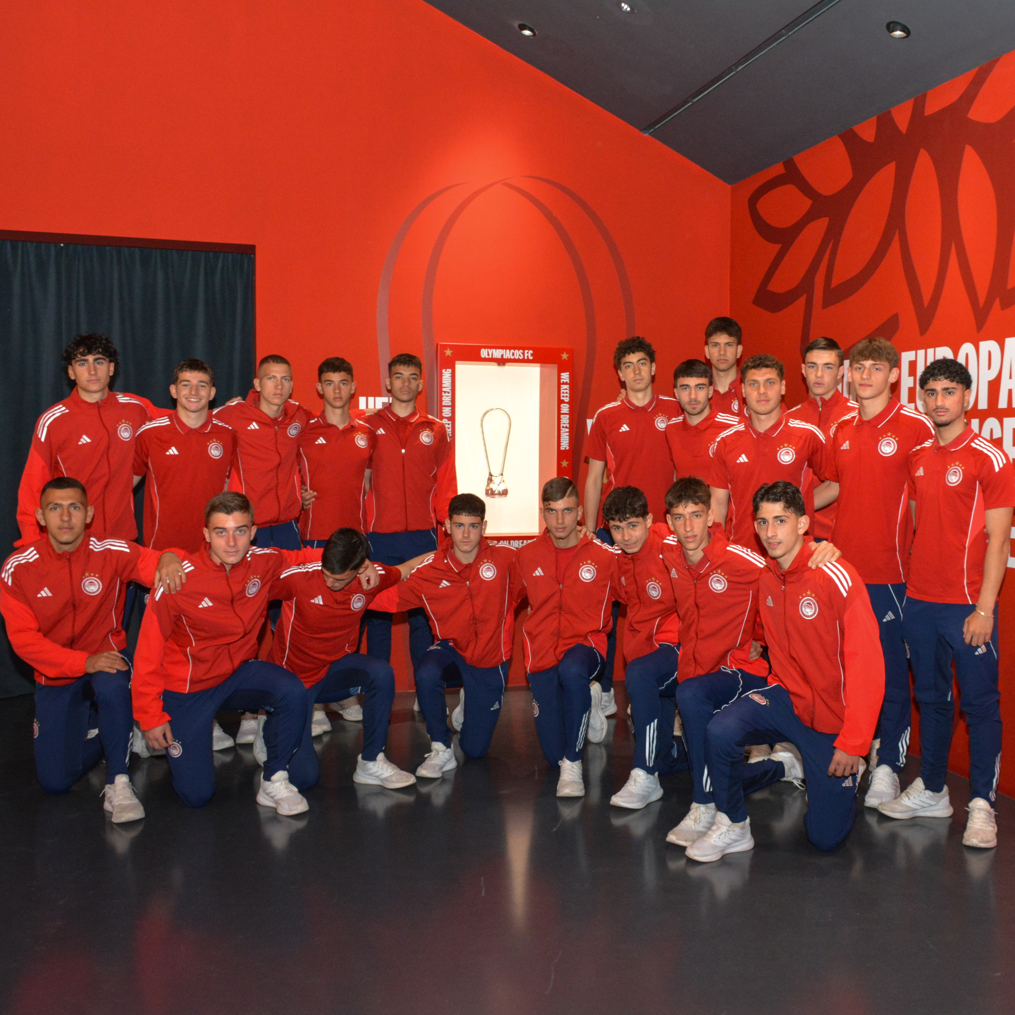 Οι παίκτες των Ακαδημιών του Ολυμπιακού επισκέφθηκαν το «ερυθρόλευκο» Μουσείο