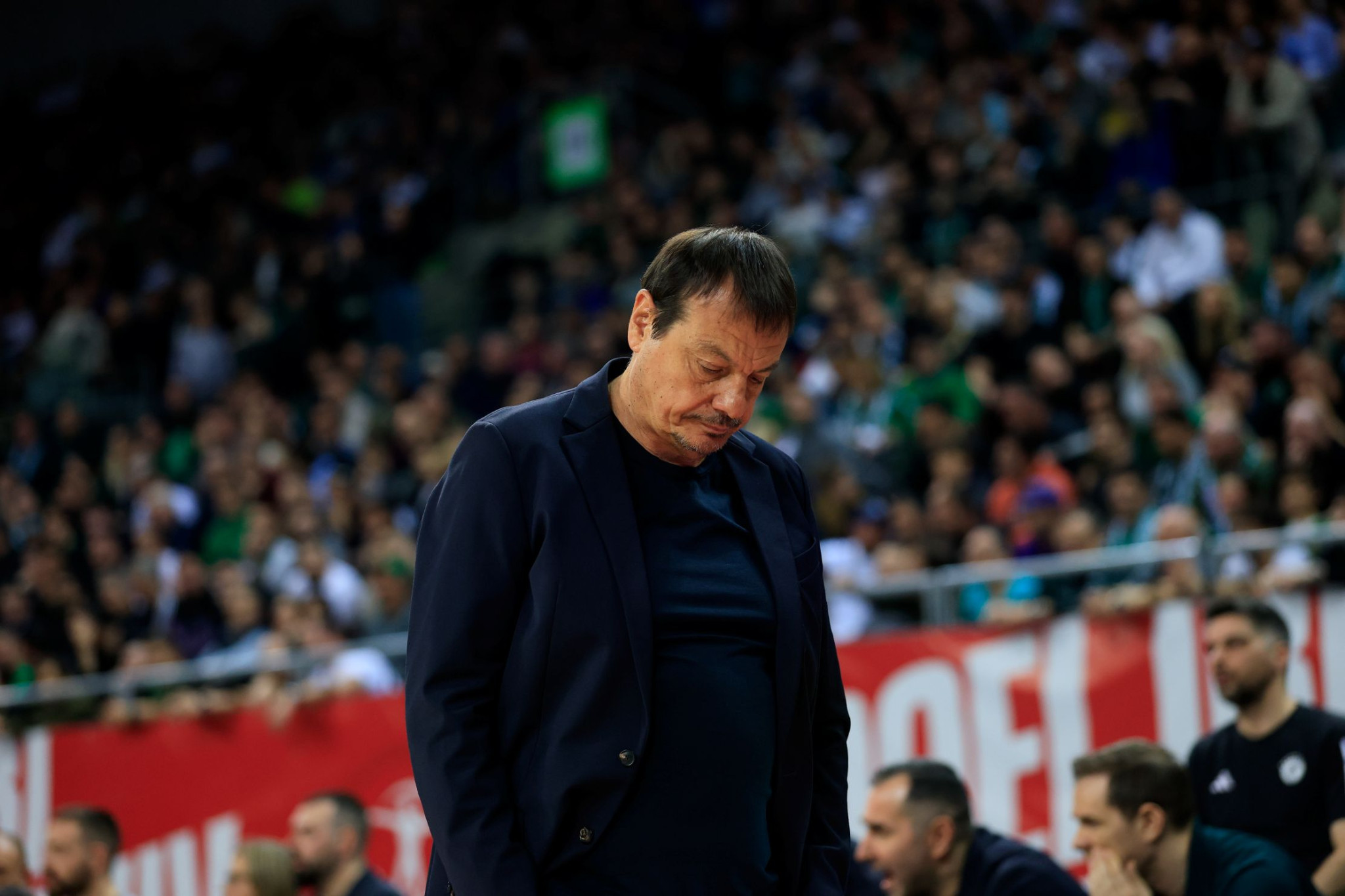 Έκλεισε διακόπτη και χτυπούσε το κεφάλι του στον τοίχο