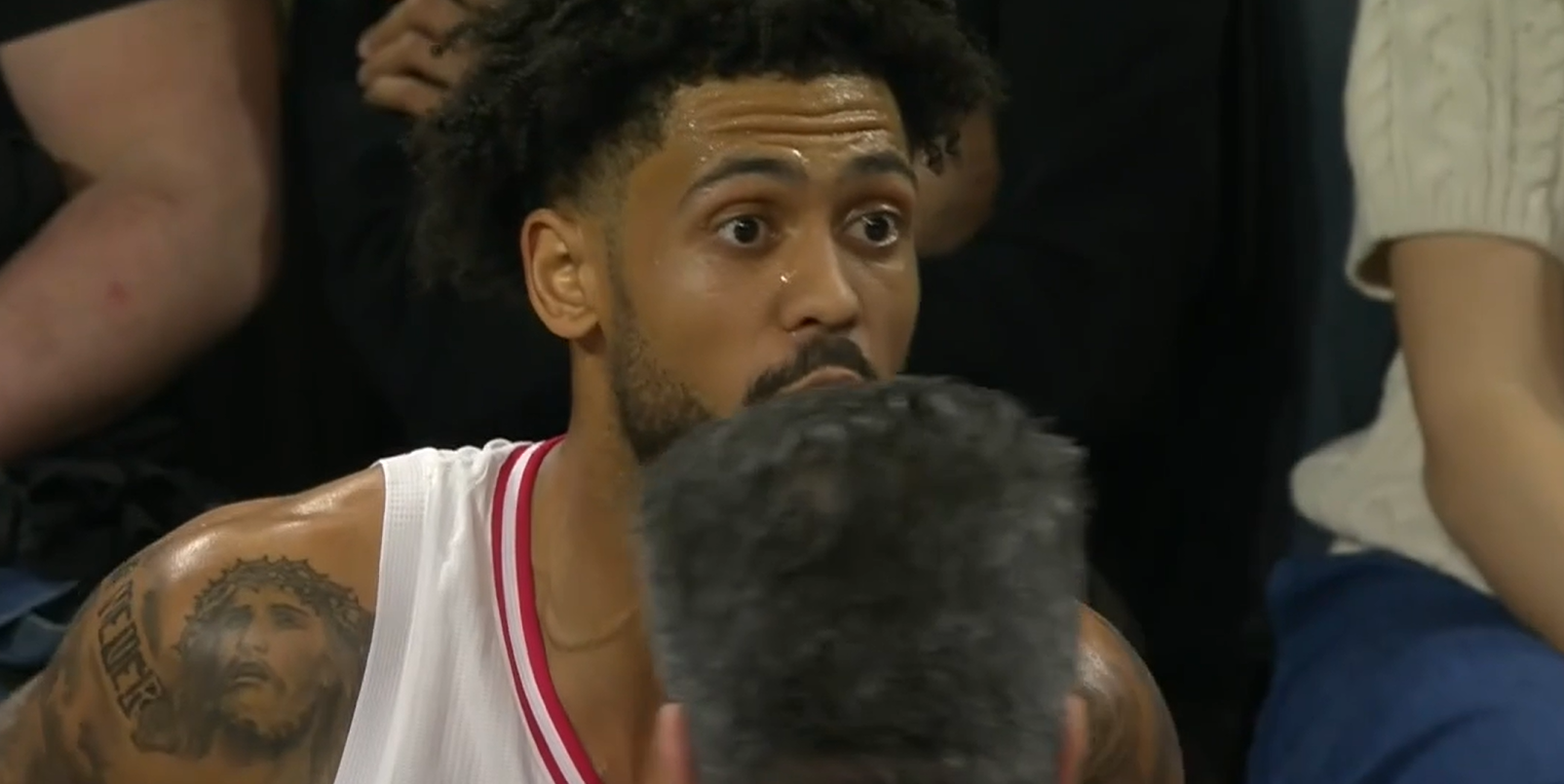 Ένταση ανάμεσα σε Μπαρτζώκα και Ντόρσεϊ (video)