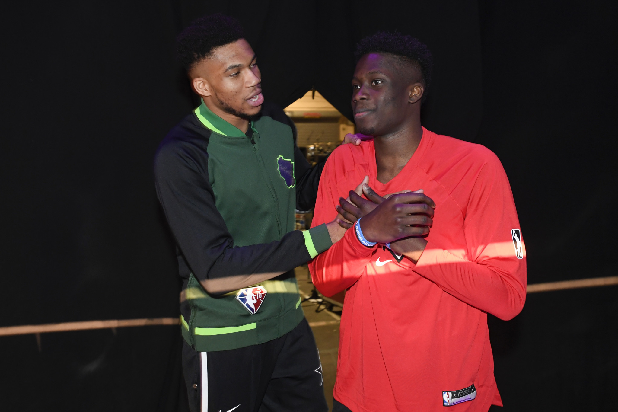 Άλεξ Αντετοκούνμπο: «Ελπίζω ο Γιάννης να παραμείνει στο Μιλγουόκι!» (video)