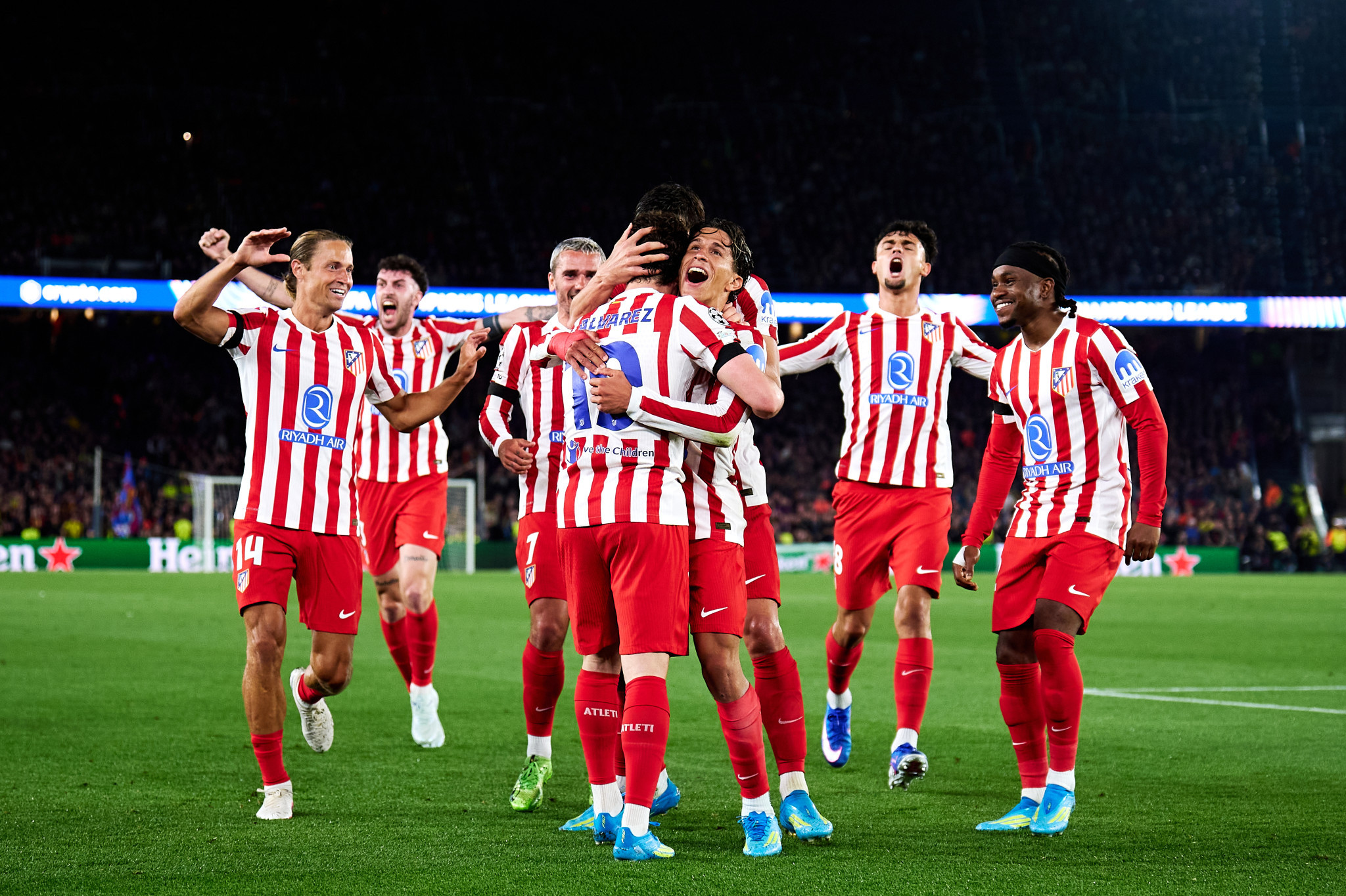 Προβάδισμα για την Ατλέτικο στο «Καμπ Νου» με απίθανη εκτέλεση φάουλ του Άλβαρες (video)