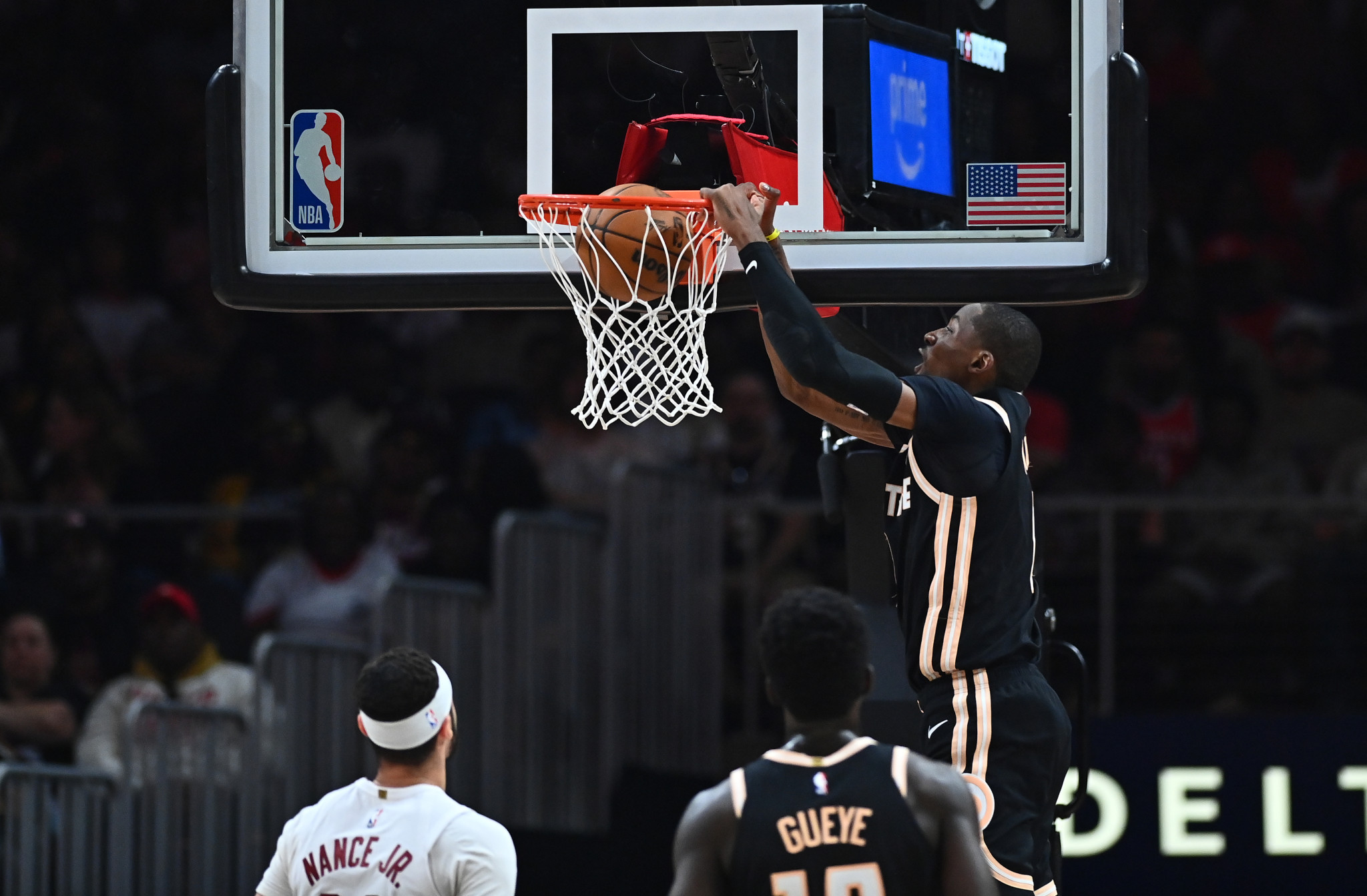 «Κλείδωσαν» τα Playoffs οι Χοκς, νίκη χωρίς τον Γιάννη για τους Μπακς