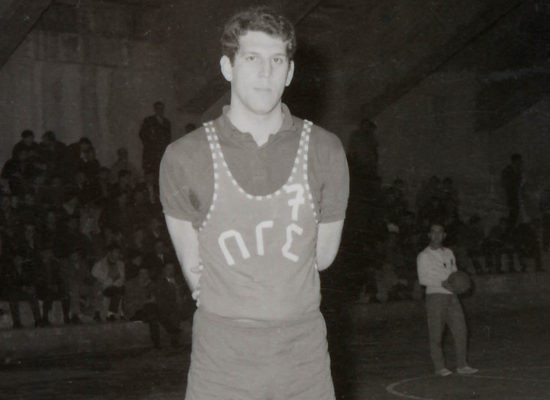 Το «αντίο» της ΕΟΚ και των ομάδων στον «Aυτοκράτορα» Βασίλη Γκούμα