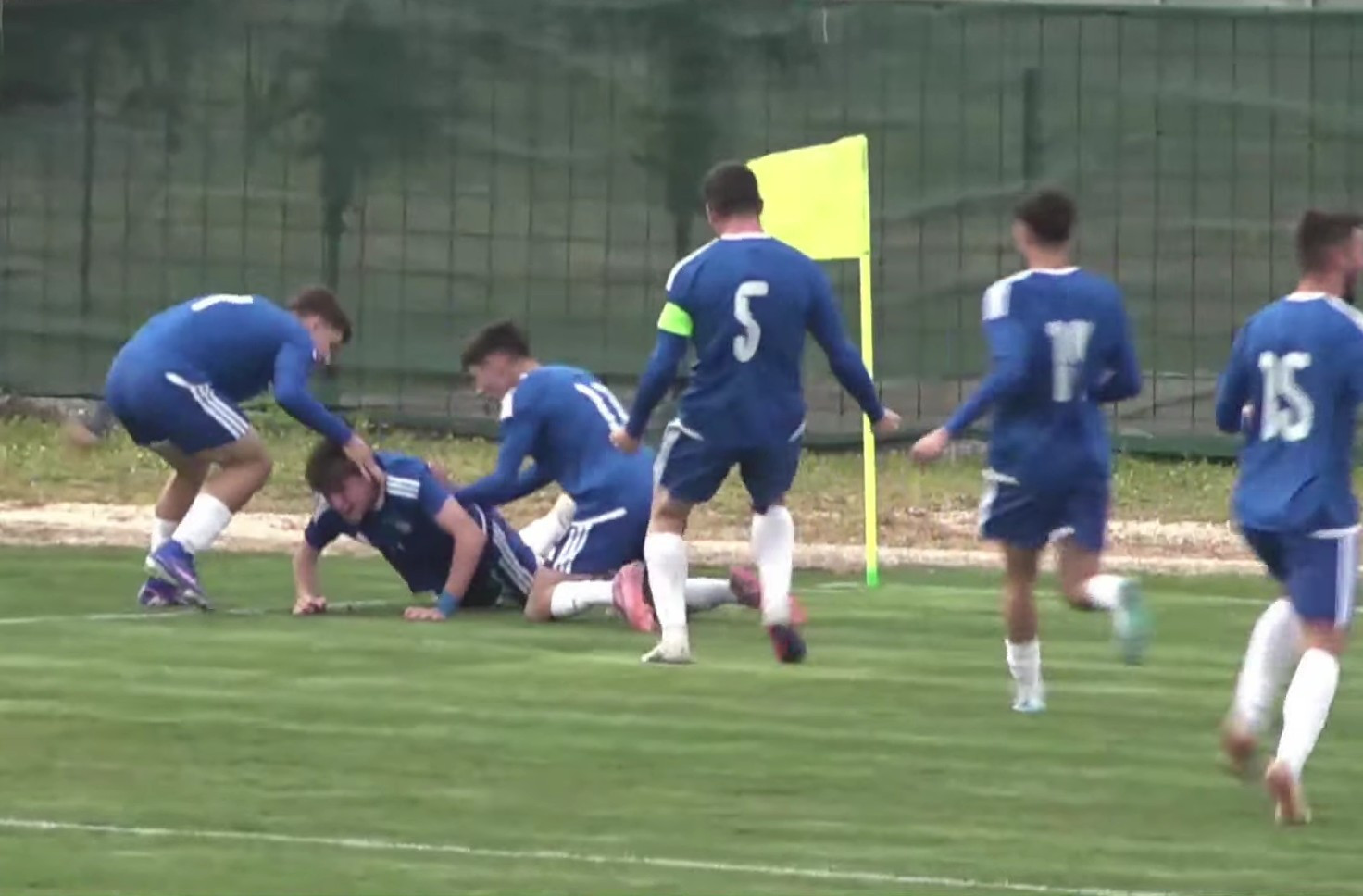 Αγκαλιά με την ιστορική  πρόκριση σε Μουντιάλ η Εθνική Παίδων!