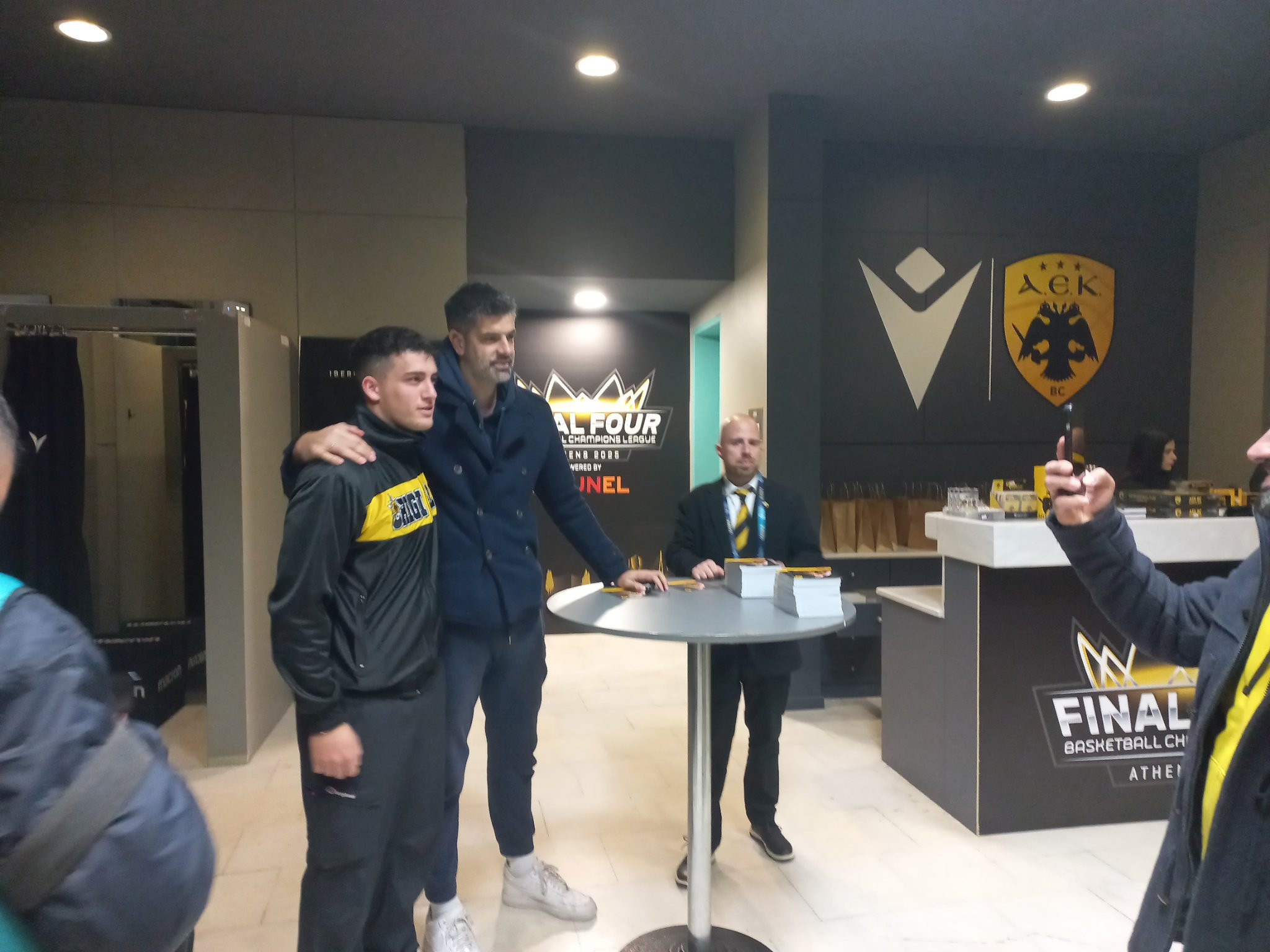 Χαμός με Ντούσαν Σάκοτα στην μπουτίκ της ΑΕΚ στη Sunel Arena