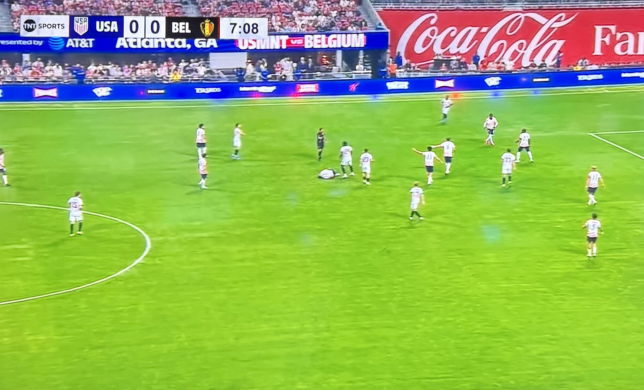 Εγινε κι αυτό - Βέλγιο και ΗΠΑ φόρεσαν σχεδόν ίδιες φανέλες και δεν ξεχώριζαν μεταξύ τους