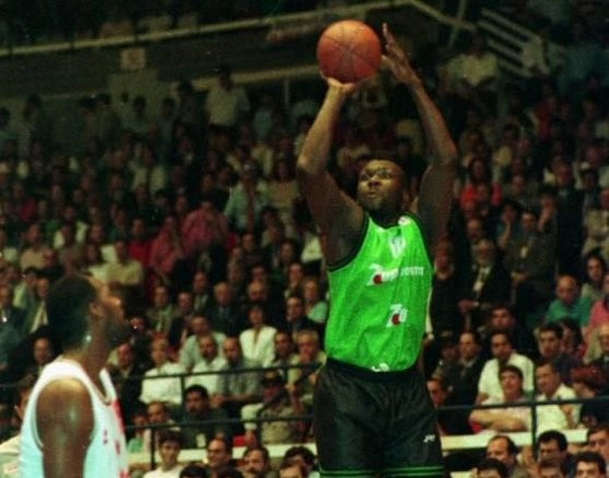 Ο Παναθηναϊκός απάντησε στο «ευχαριστώ» της Μπανταλόνα με το σουτ του Τόμσον κόντρα στον Ολυμπιακό