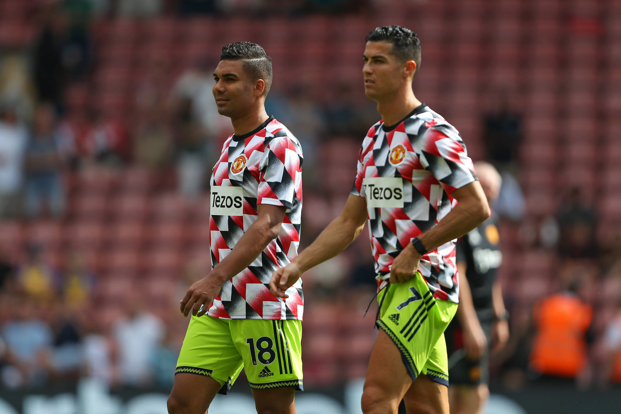 Ο Ρονάλντο προσπαθεί να πείσει τον Κασεμίρο να απορρίψει τον... Μέσι για χάρη της Αλ Νασρ