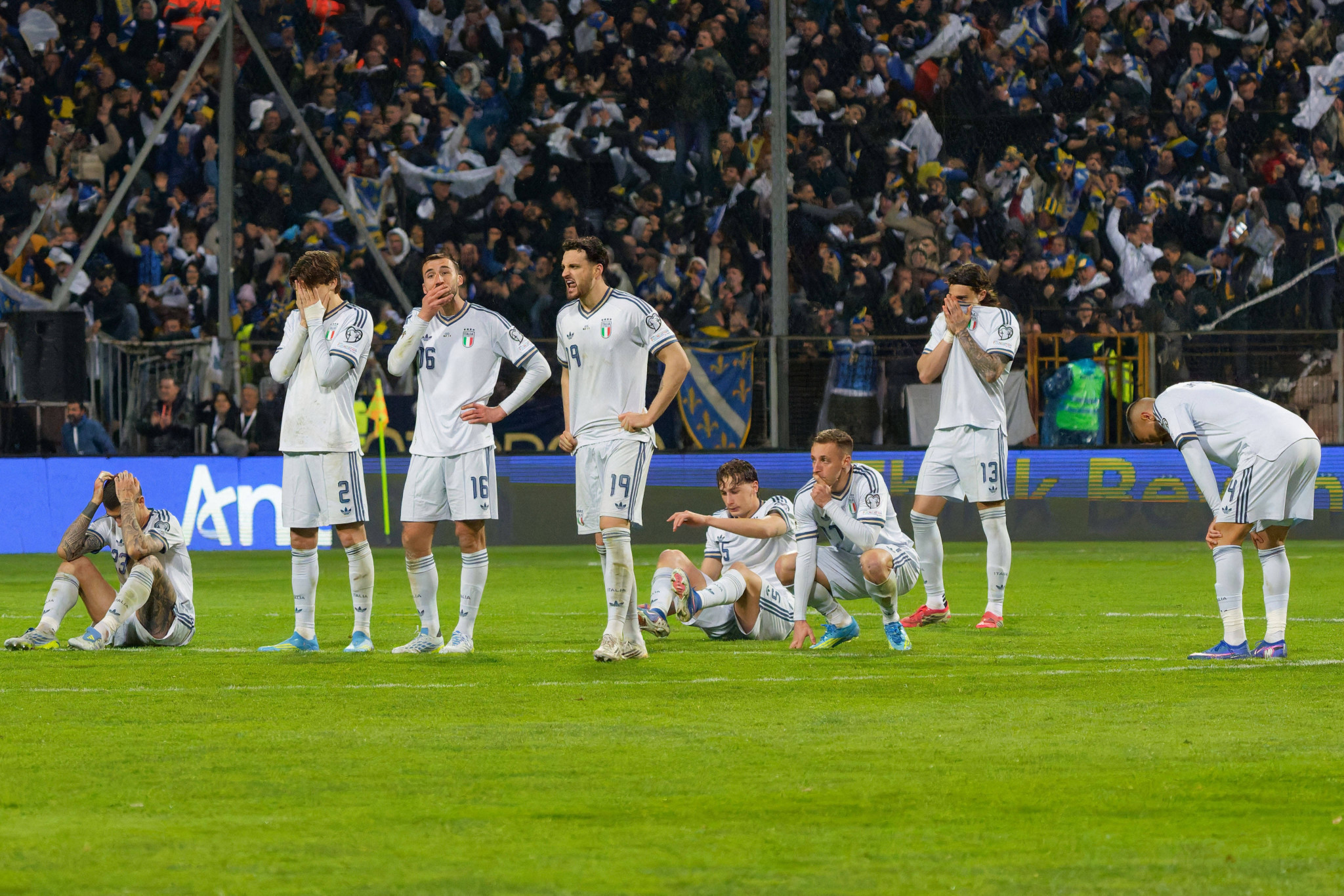 «Εθνικό σοκ» - Δεν μπορούν να... καταπιούν τον αποκλεισμό τα ιταλικά ΜΜΕ