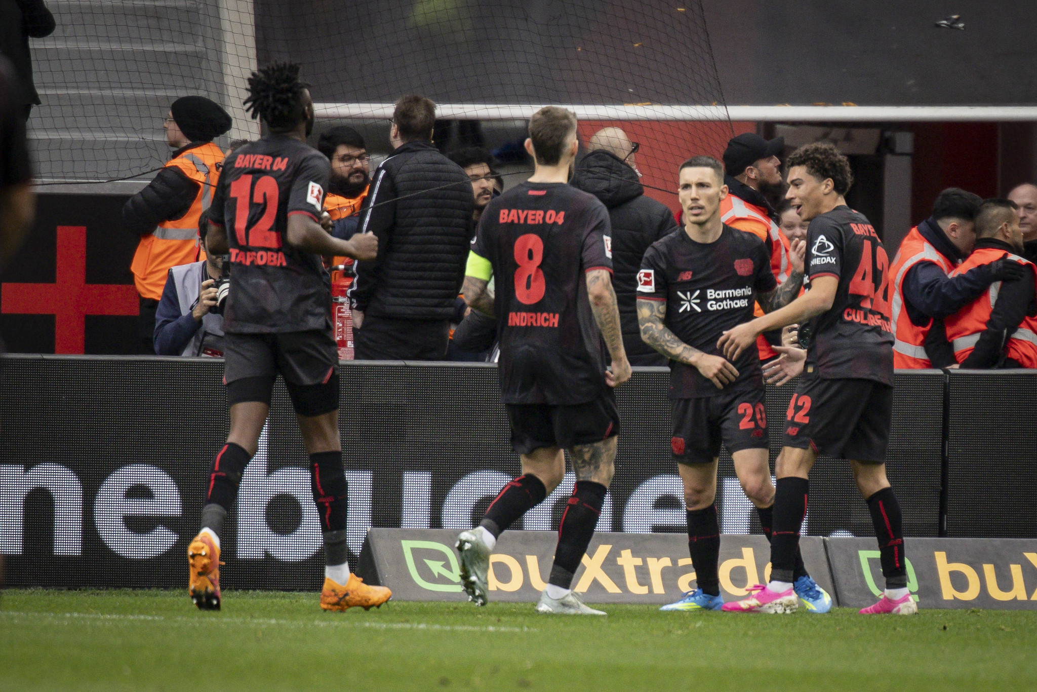 Η Λεβερκούζεν «διέλυσε» με εξάρα τη Βόλφσμπουργκ - Ασύλληπτη ανατροπή και αγκαλιά με τη «σαλατιέρα» η Μπάγερν