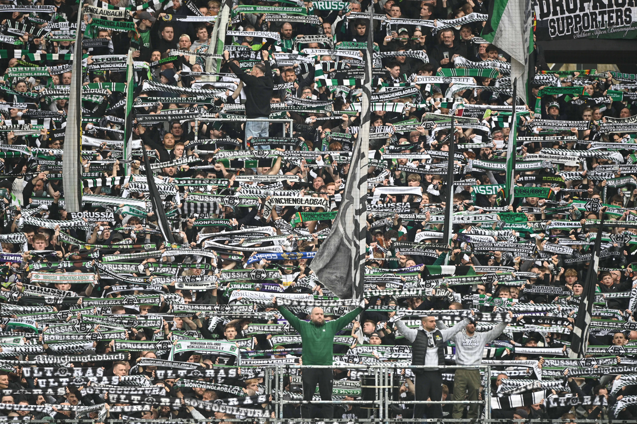 Επική διαμαρτυρία από τους φίλους της Γκλάντμπαχ: «Να μην αγοράσει κανείς λουκάνικα και μπύρες»