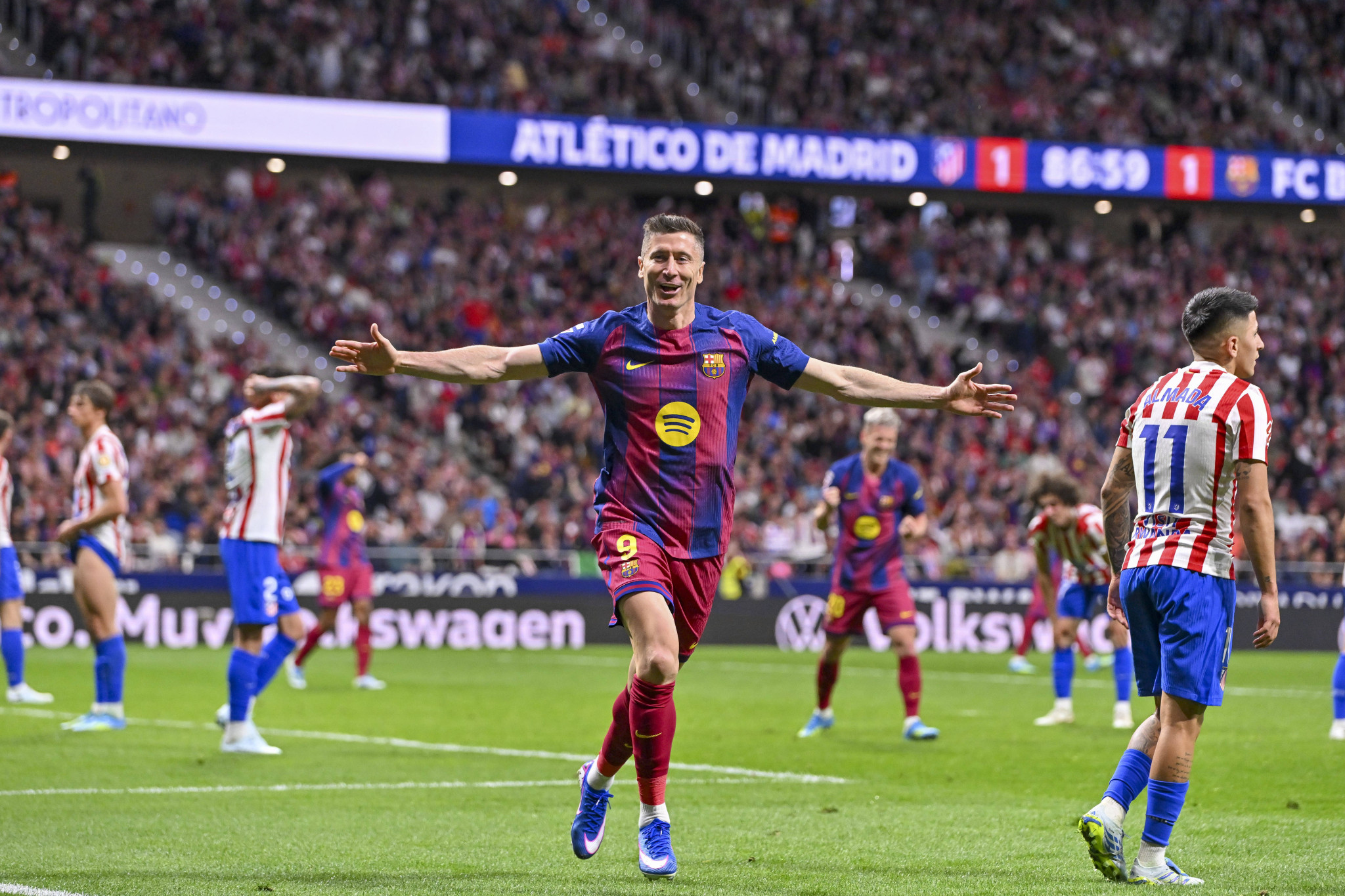 Ο Λεβαντόφσκι συνεχίζει να γράφει ιστορία στην Μπαρτσελόνα - Ξεπέρασε σε γκολ τον μυθικό Στόιτσκοφ