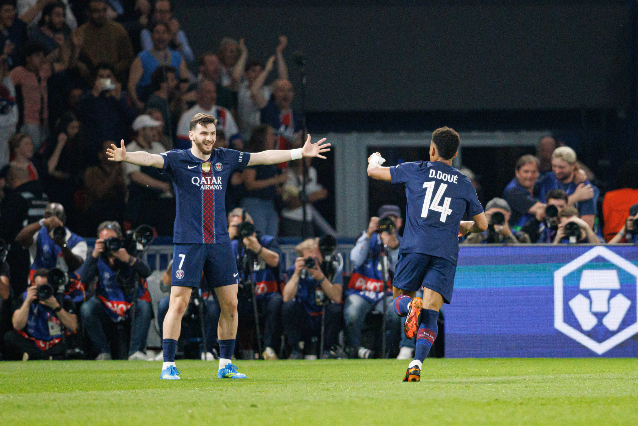 Ισχυρό προβάδισμα πρόκρισης στα ημιτελικά για την Παρί - «Γλίτωσε» με... μόνο δύο γκολ η Λίβερπουλ