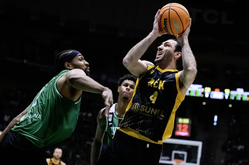 Κάκωση ο Κατσίβελης, τράβηγμα ο Χαραλαμπόπουλος στην ΑΕΚ