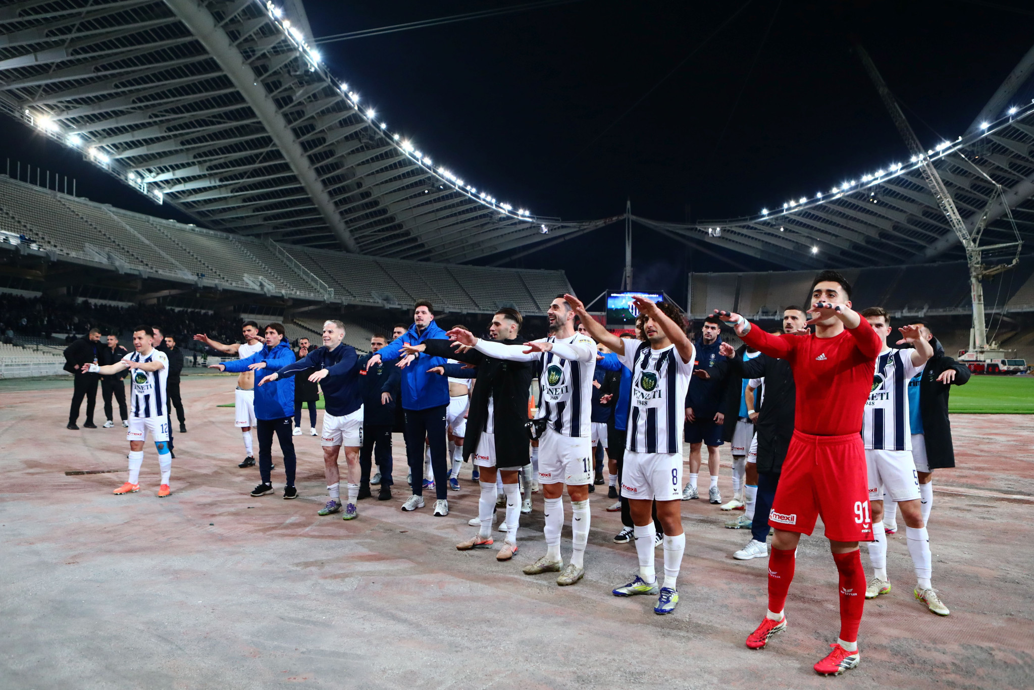 Οι οπαδοί του Ηρακλή αποθέωσαν τους ποδοσφαιριστές παρά την ήττα στο Super Cup (video)