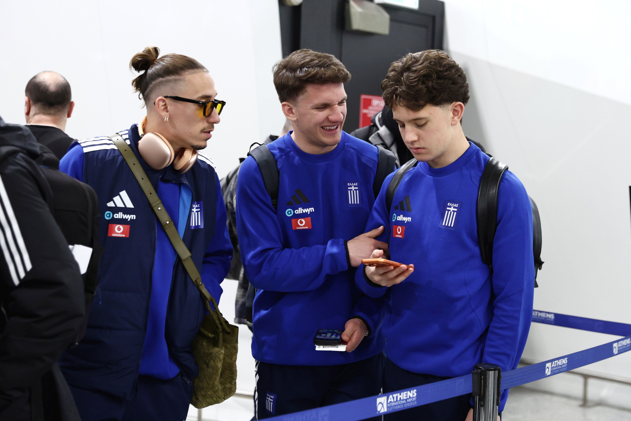 Η αχώριστη τριάδα της Εθνικής που έπαιξε... μπάλα στο αεροδρόμιο