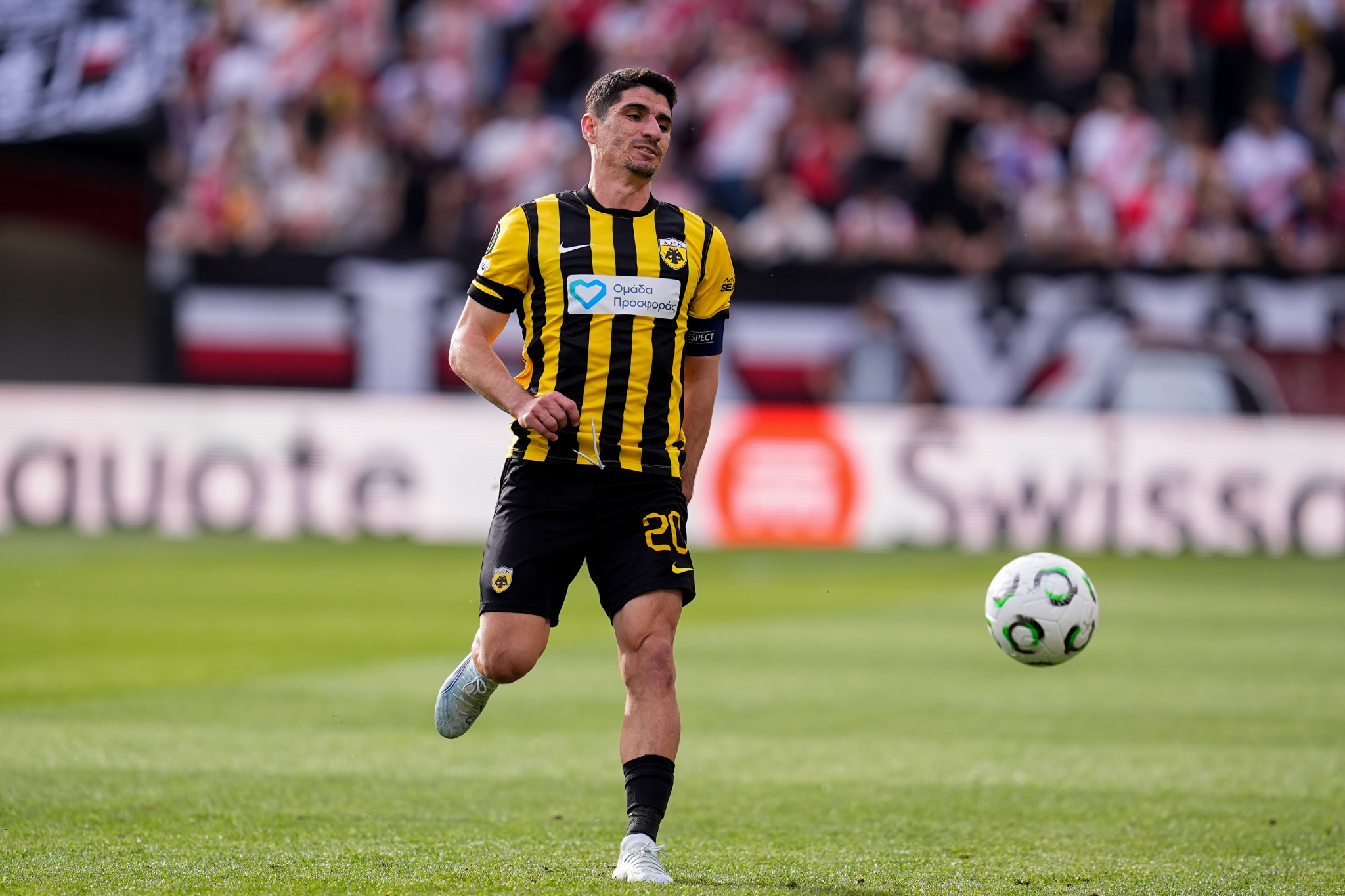 Αναγκαστική αλλαγή στο ημίχρονο ο Μάνταλος - Στη θέση του ο Μαρίν