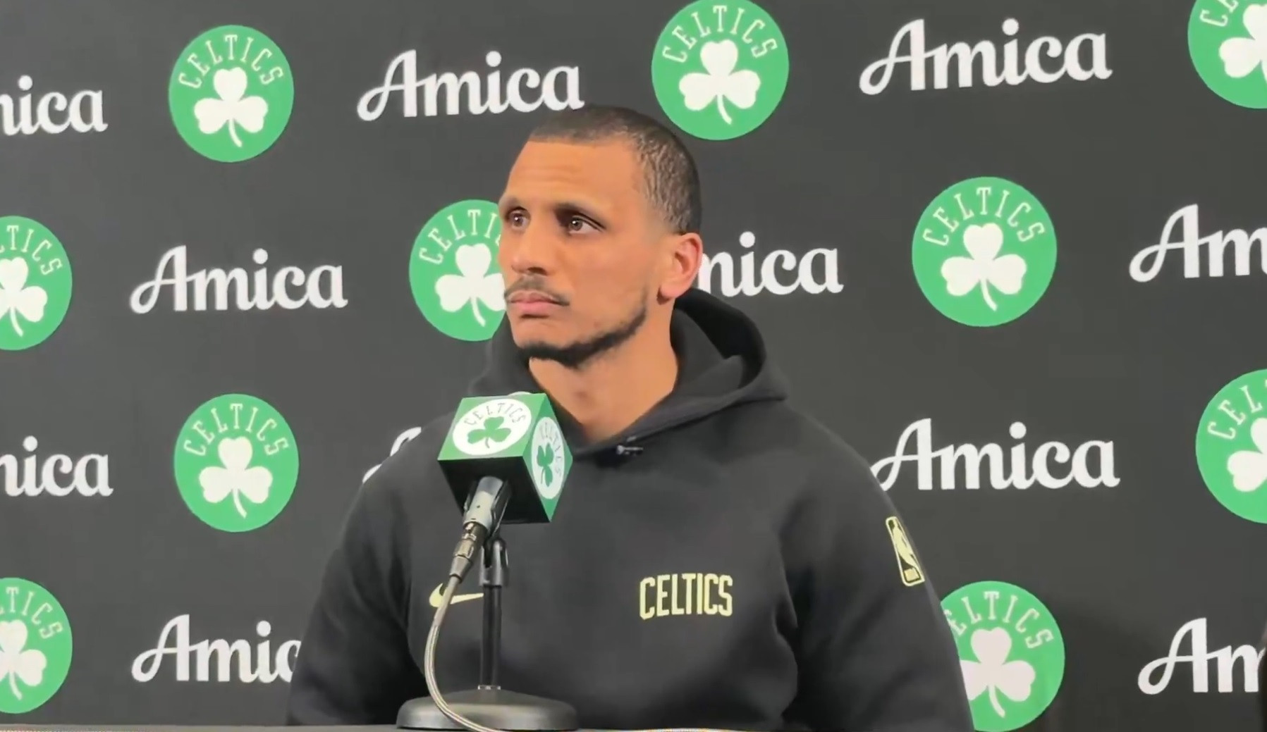 «Το πιο ηλίθιο απ' όλα»: Προπονητής του ΝΒΑ τα... πήρε με τα βραβεία της λίγκας