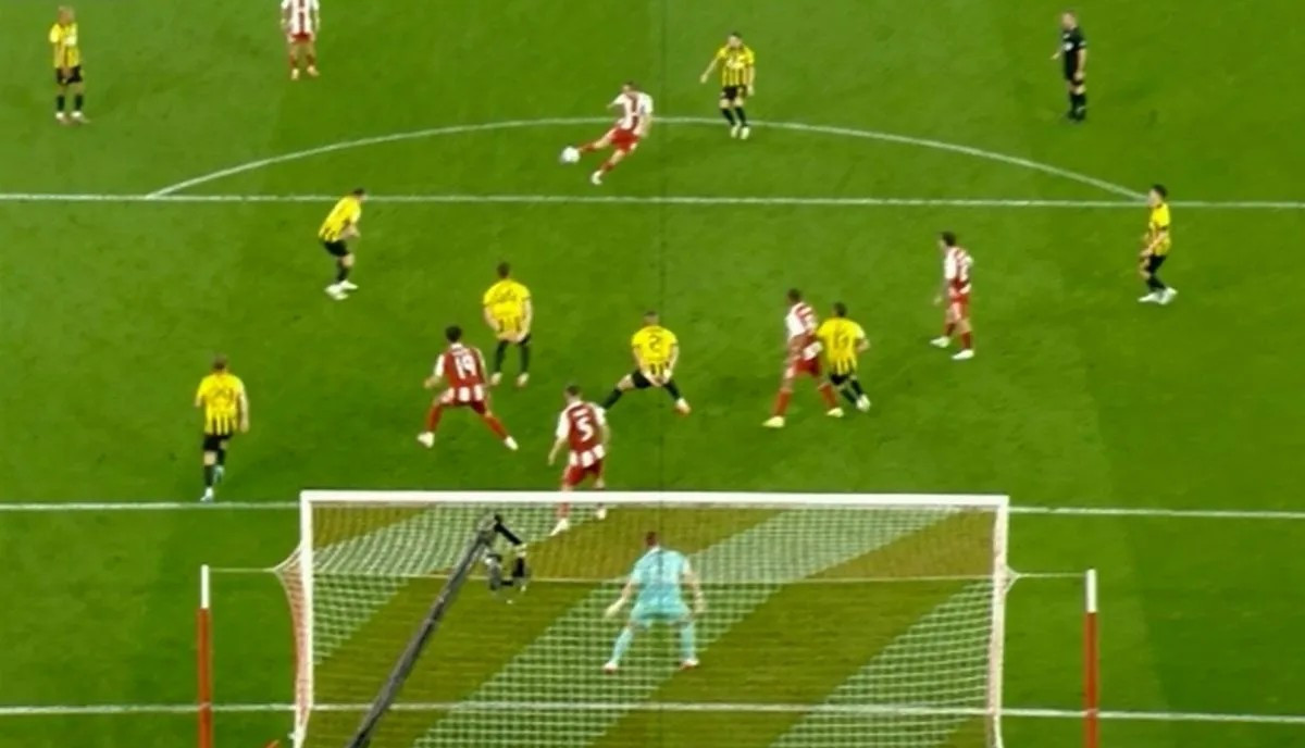 Ο Ολυμπιακός ισοφάρισε την ΑΕΚ στο 98', αλλά το γκολ ακυρώθηκε μέσω VAR