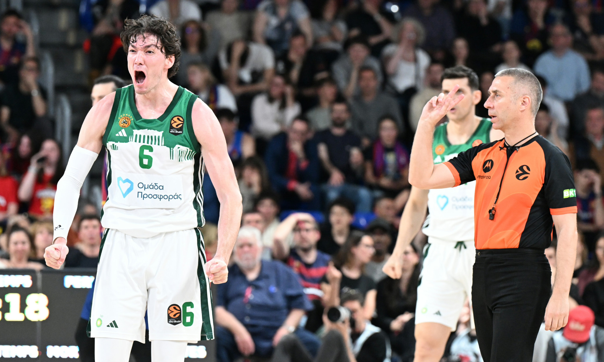 Ο Παναθηναϊκός έσπασε την «κατάρα» με μπασκετάρα και «καταβρόχθισε» την Μπαρτσελόνα