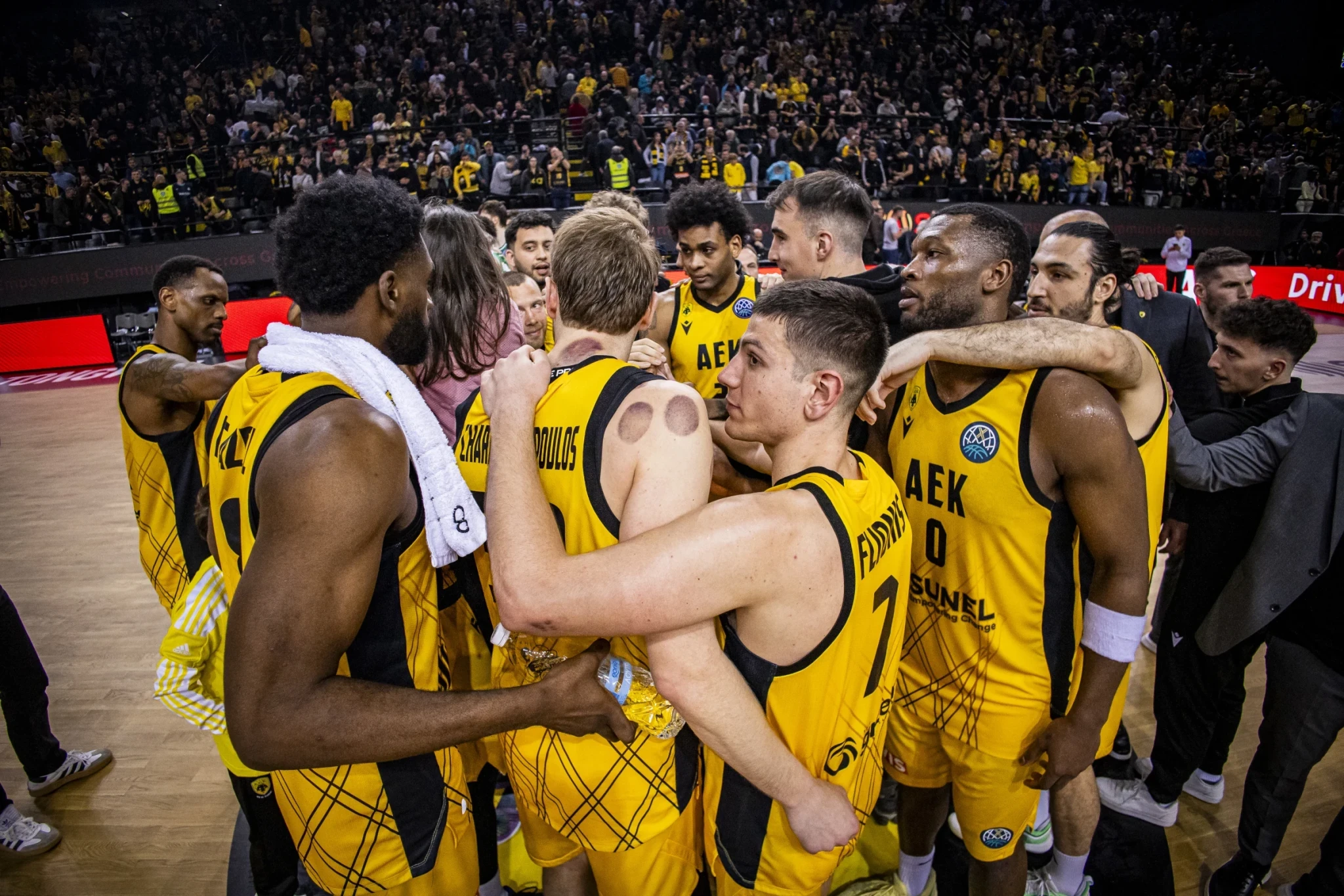 Εμπρός αετέ...