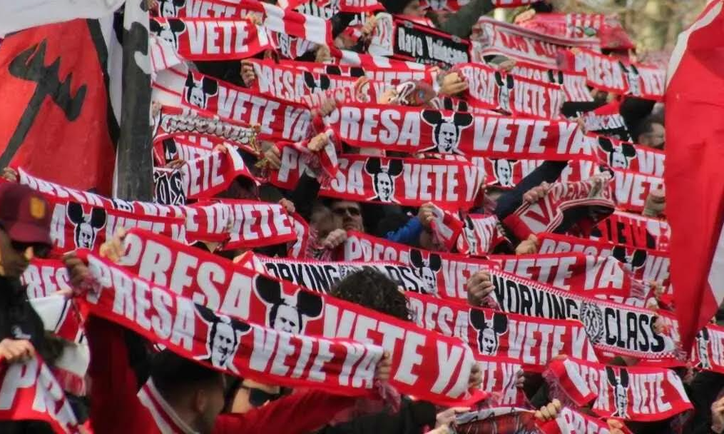 Μια σύγκρουση δίχως τέλος – Γιατί ο κόσμος της Ράγιο Βαγιεκάνο ζητά εδώ και χρόνια την απομάκρυνση του προέδρου;