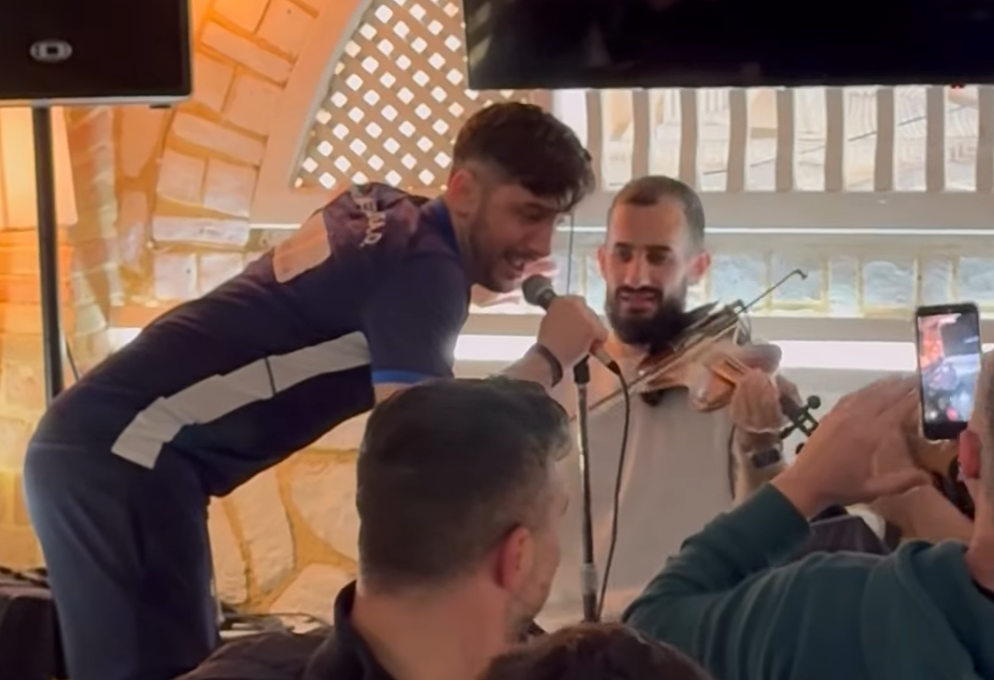 Εξαλλοι πανηγυρισμοί για την άνοδο του Πανναξιακού - Τα «έσπασε» ο Μανωλάς με χορό και τραγούδι