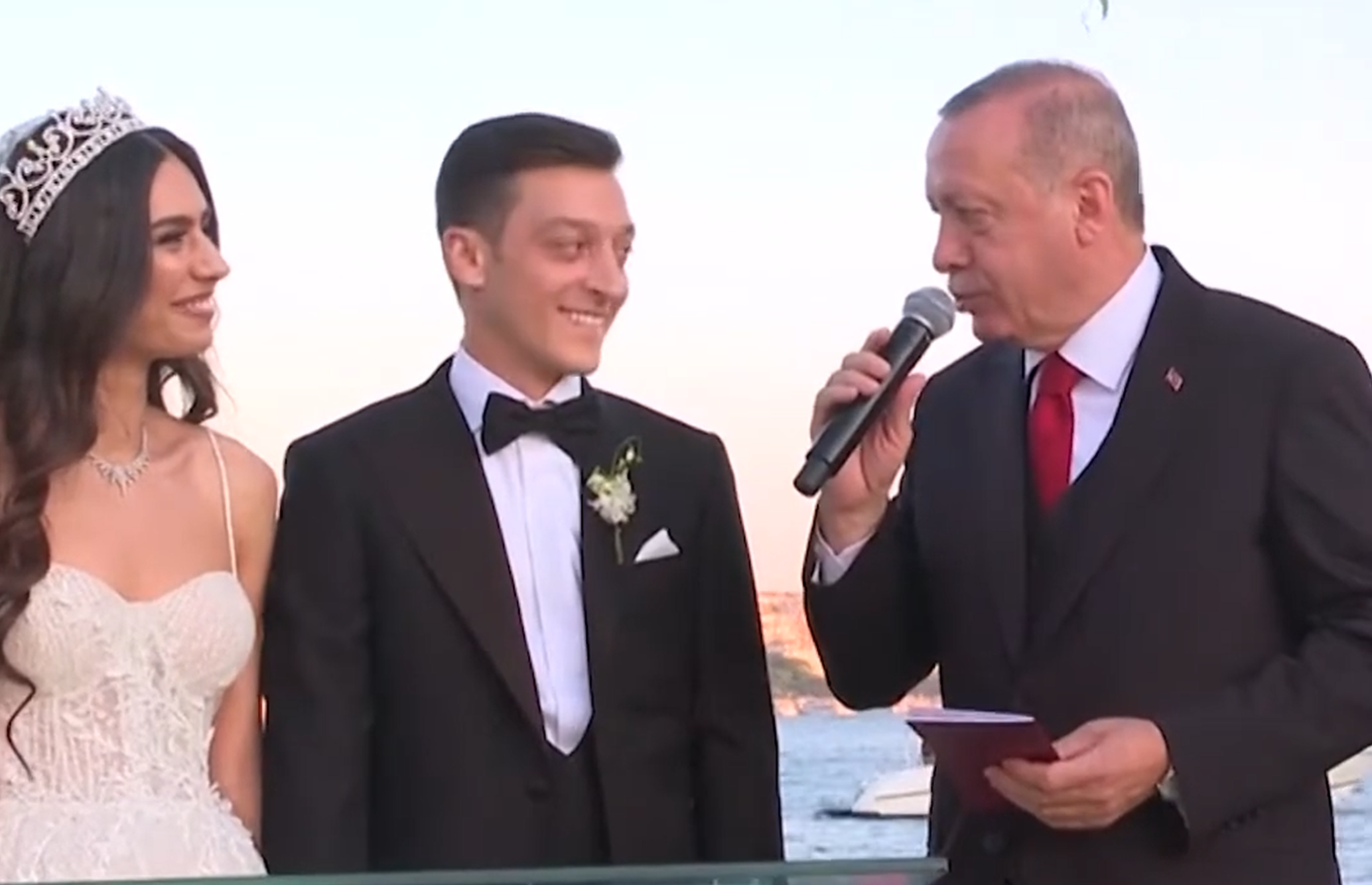 Οζίλ σε mode… billionaire: Ζει σε έπαυλη-όνειρο με γείτονα τον Ερντογάν