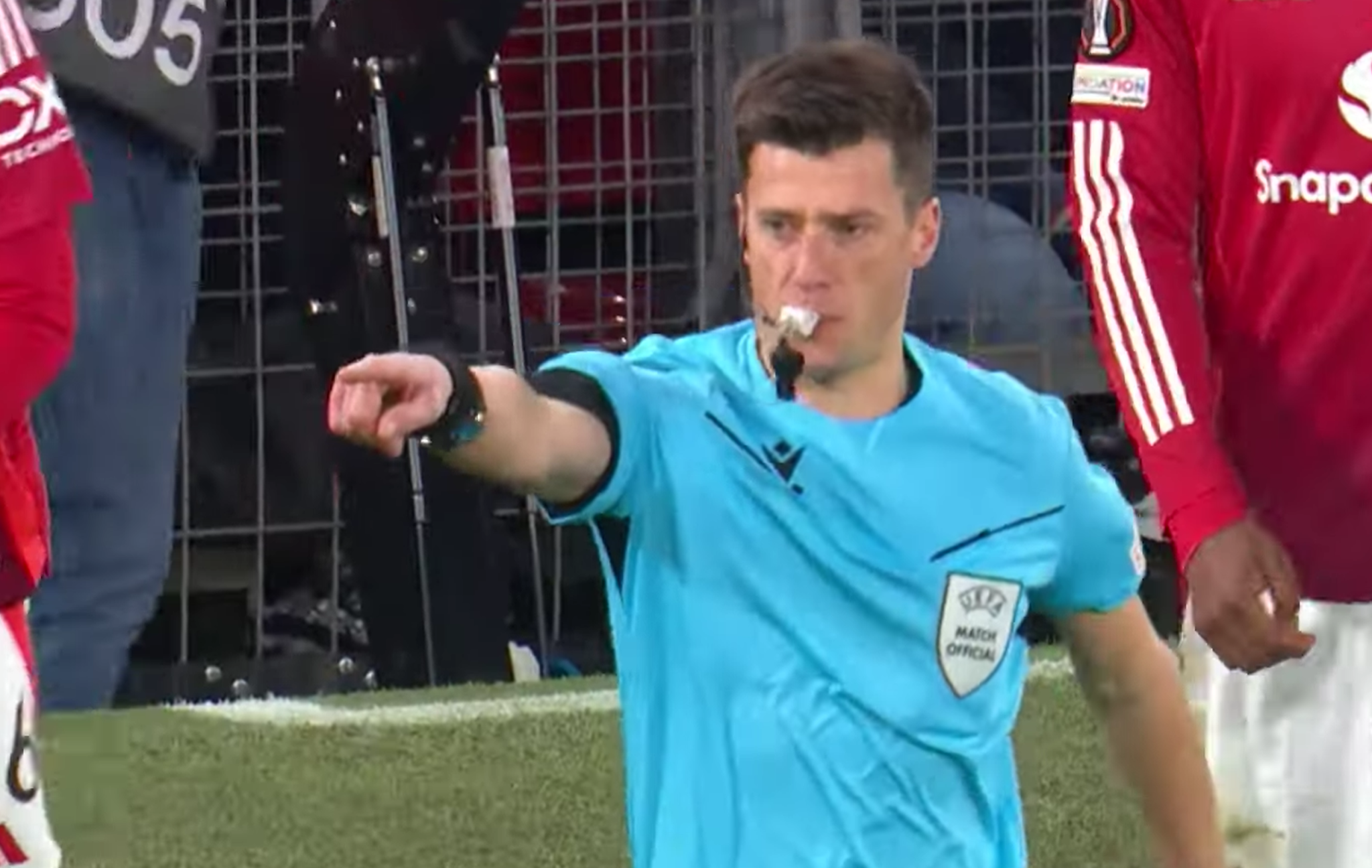 «Πόσα τον πλήρωσες;»: Ο διαιτητής του Ράγιο - ΑΕΚ είχε ξεσηκώσει αντιδράσεις με τέσσερα πέναλτι