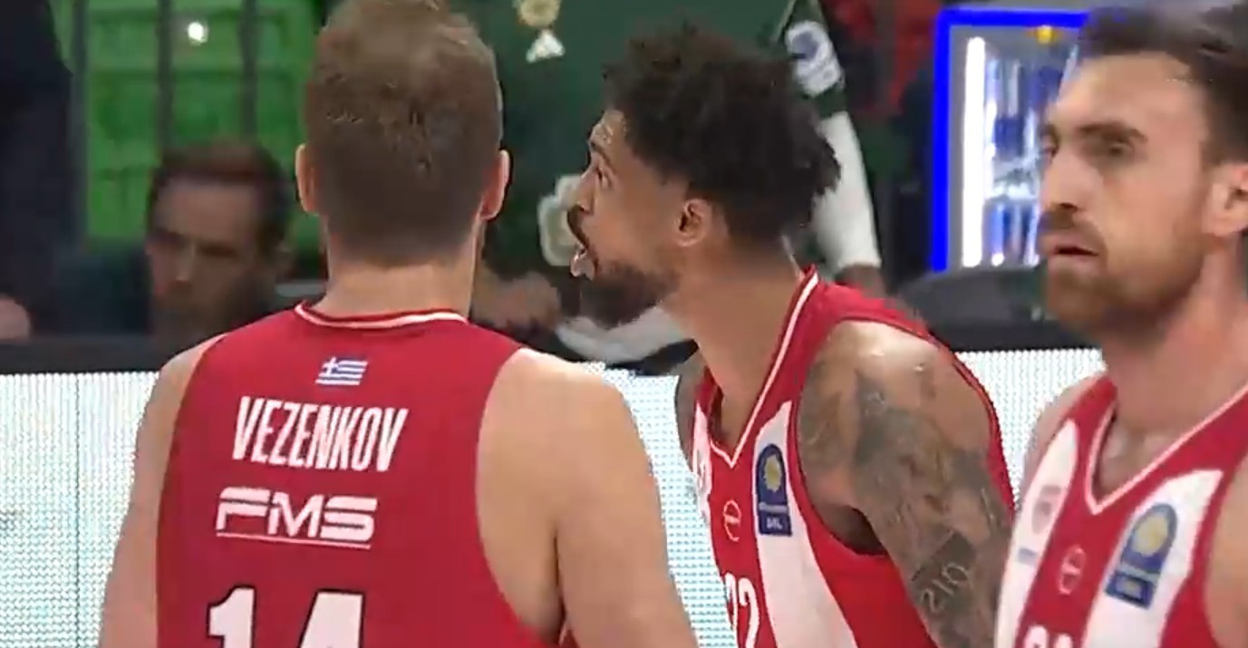 Η διχογνωμία του Ντόρσεϊ με τον Μπαρτζώκα για μια λάθος κατοχή (video)