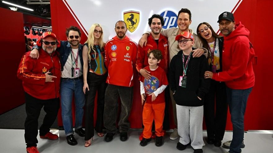 Από το Χόλιγουντ στη Σουζούκα: Το καστ του «The Super Mario» στο grand prix της Ιαπωνίας (video)