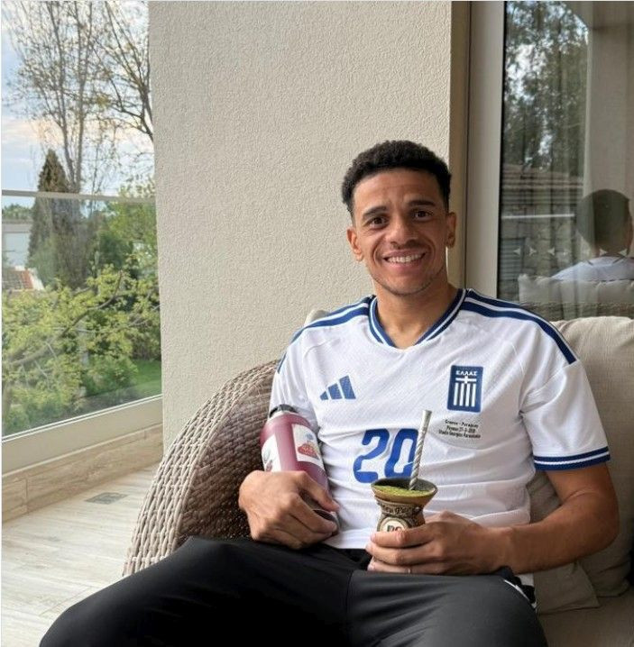 Ο Τάισον ευχήθηκε καλό Πάσχα με μπλούζα Ζαφείρη και... Αργυρό!