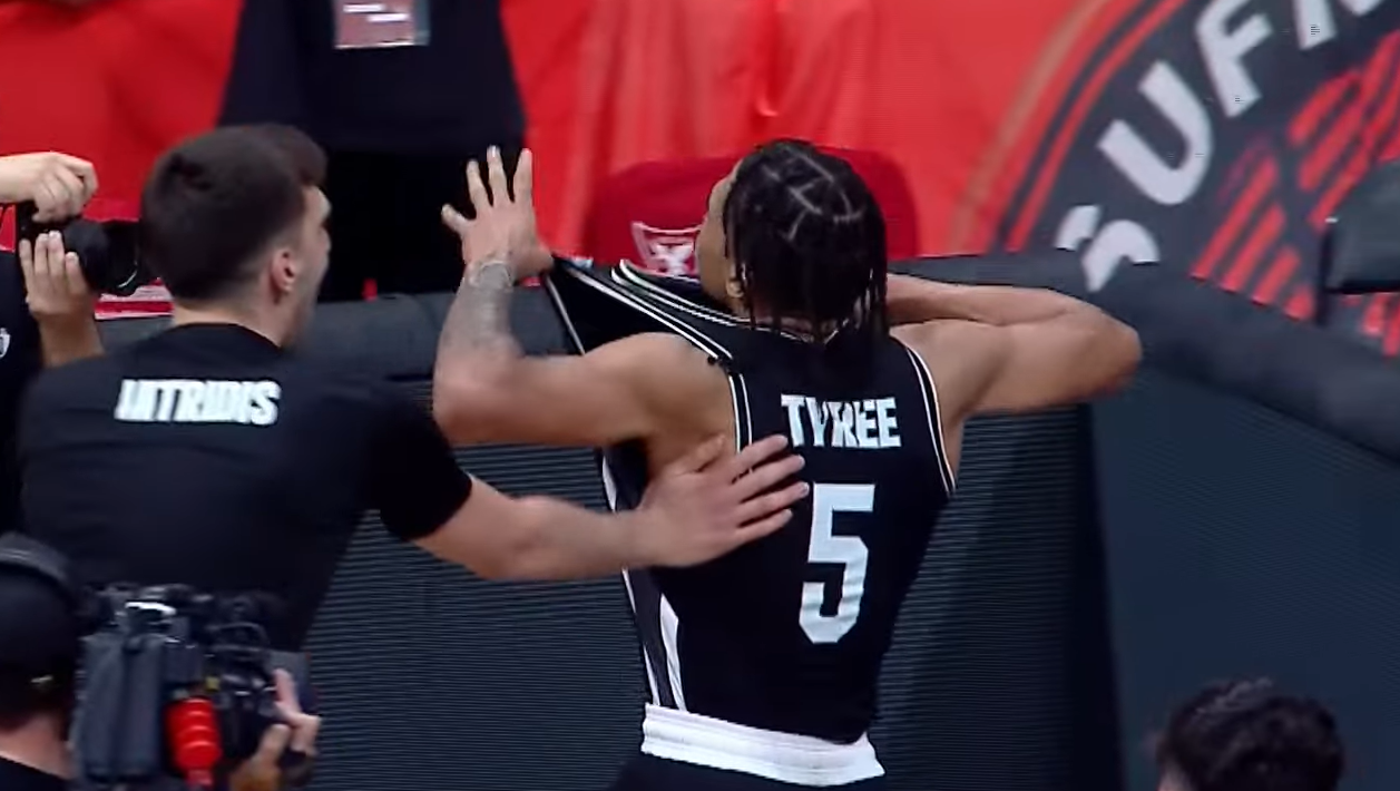 Ο Ταϊρί πρώτα κέρδισε μόνος του τη Μούρθια και μετά έδειχνε τη φανέλα του (video)