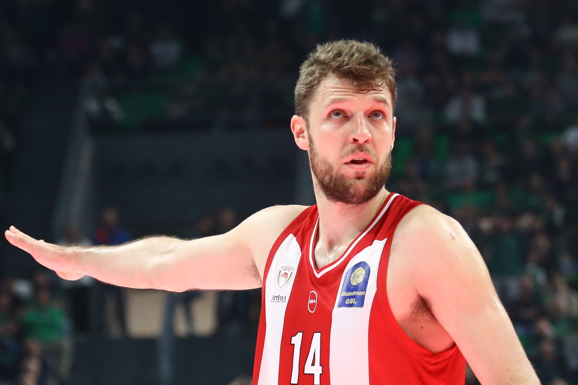 Γιατί «εξερράγη» ο Βεζένκοφ στη φυσούνα του T-Center στο ημίχρονο