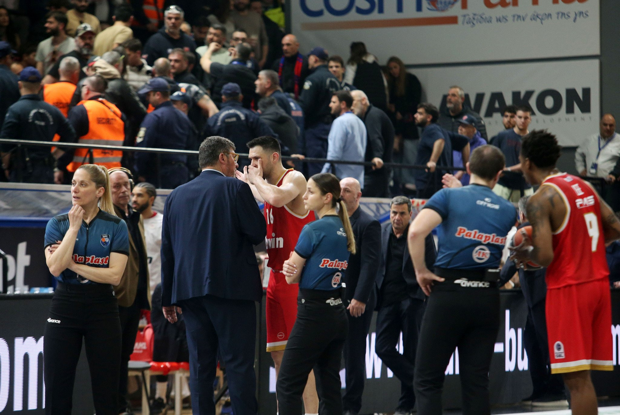 Τιμωρία μίας αγωνιστικής στον Πανιώνιο για ρίψη καρέκλας στο παιχνίδι με Ολυμπιακό