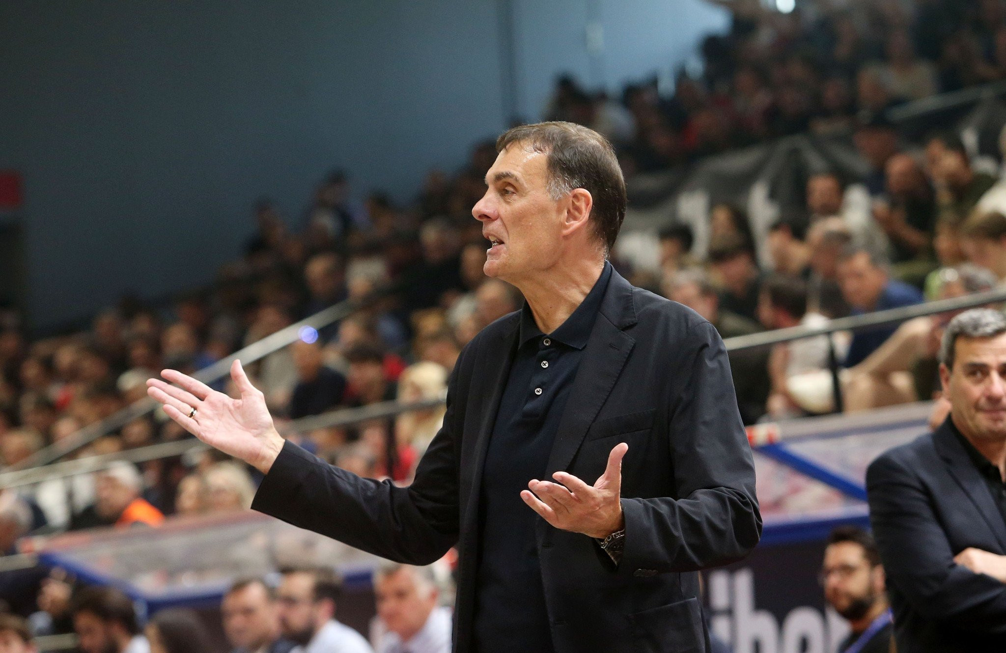 Δεν είπε τίποτα για το ματς ο Μπαρτζώκας: «Εδώ ακούγαμε έναν... οχετό συνέχεια»