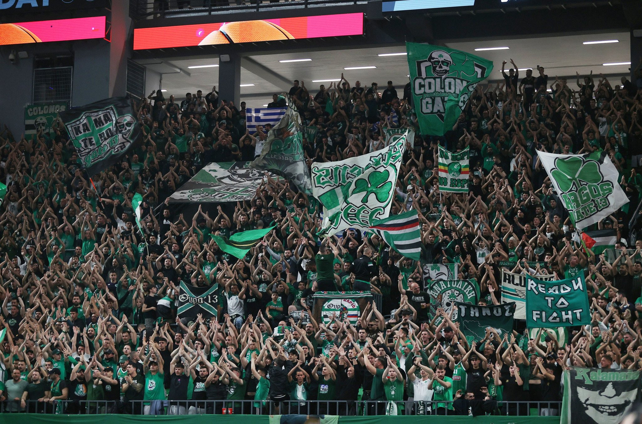 «Τίγκα» το ΟΑΚΑ περίπου 1,5 ώρα πριν το τζάμπολ - Δείτε βίντεο