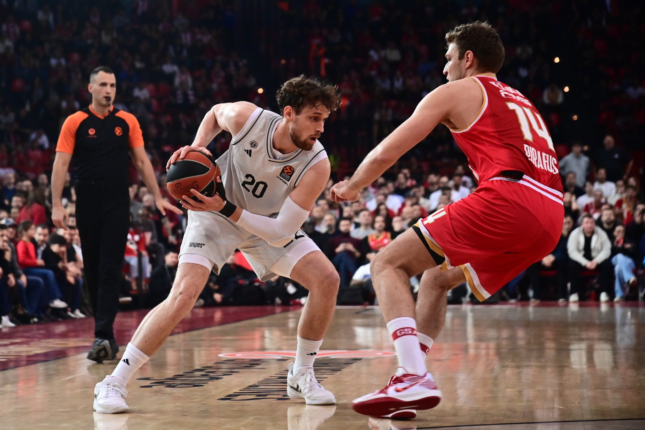 «Συμφωνία για δυο χρόνια ανάμεσα σε Γιάντουνεν και Φενέρ, στο παιχνίδι Ρεάλ και Βίρτους»