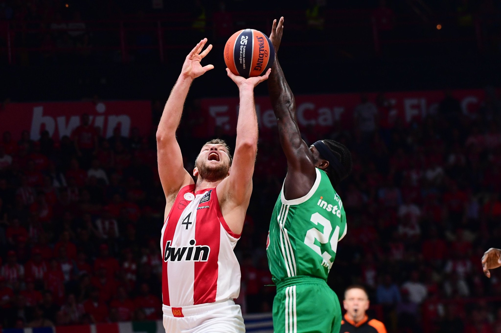 Αντίστροφη μέτρηση για τον MVP της Euroleague: Η μεγάλη «μάχη» Βεζένκοφ-Ναν κορυφώνεται!