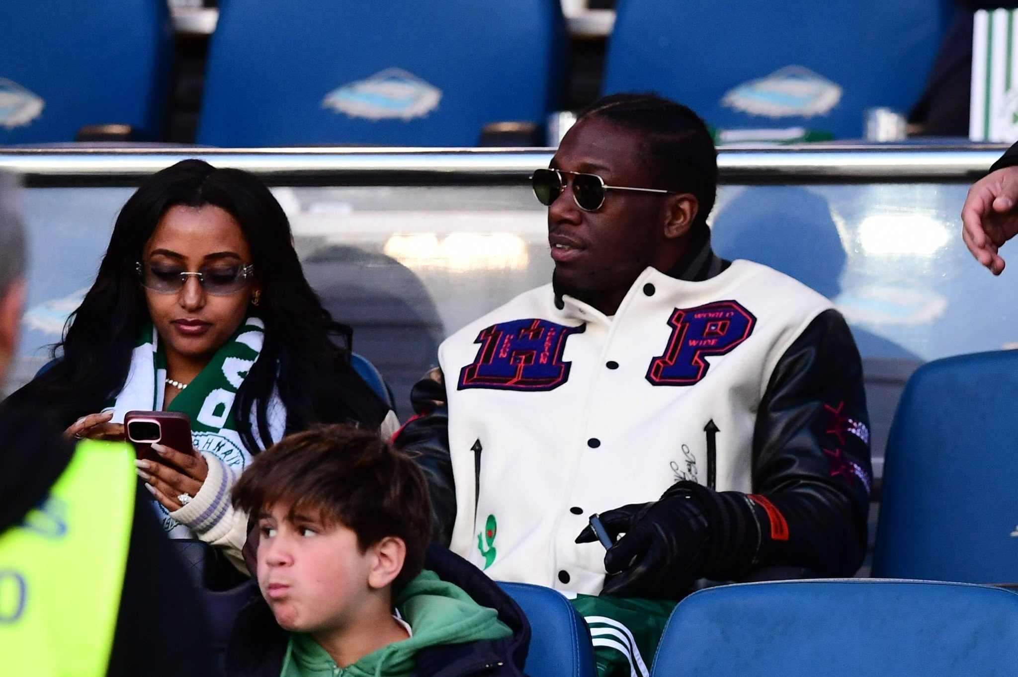 Η σύντροφος του Ναν χόρευε και τραγουδούσε το όνομά του (video)