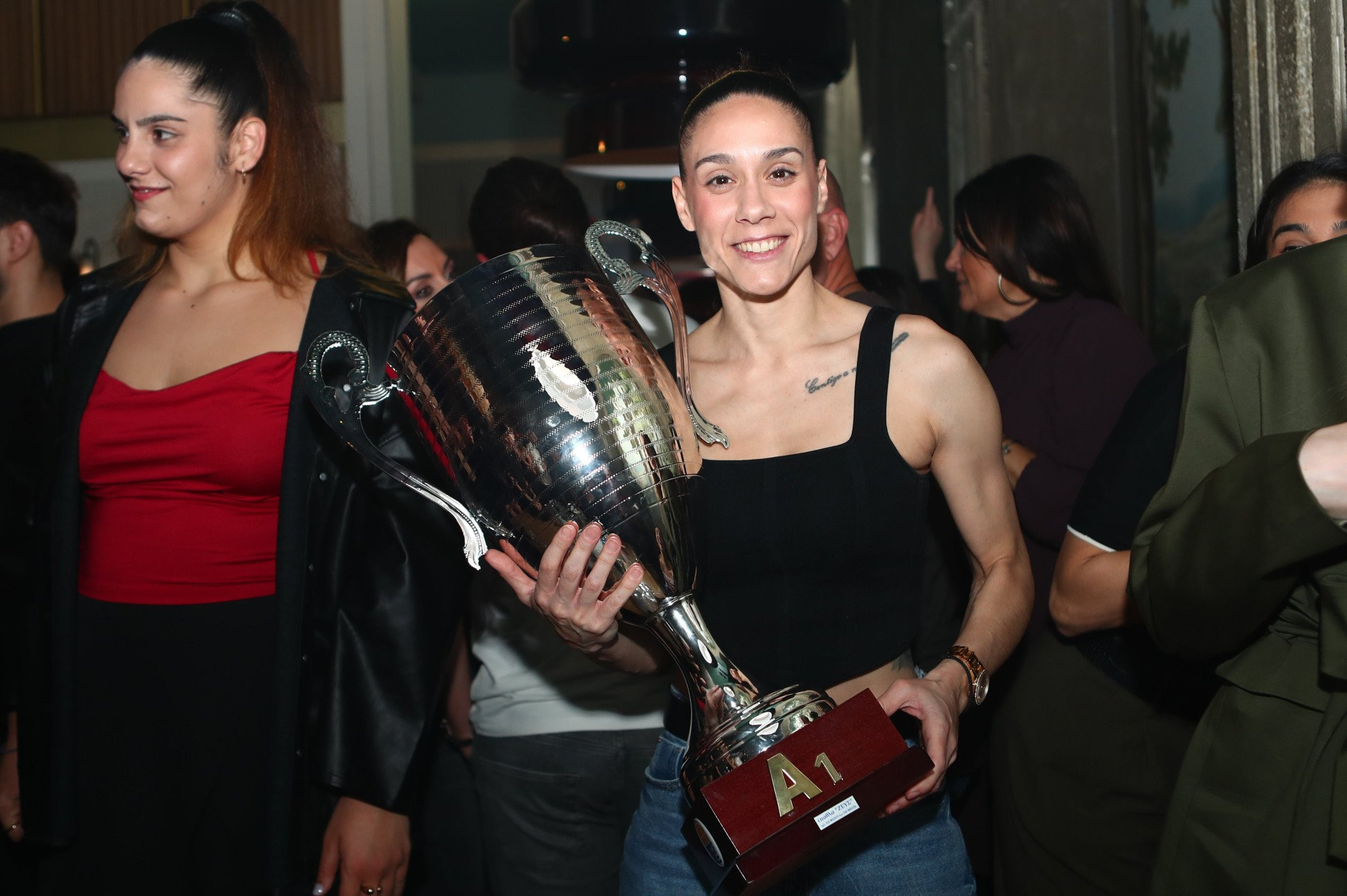 Ο Ολυμπιακός διασκέδασε στα μπουζούκια μετά την κατάκτηση της Α1 Γυναικών