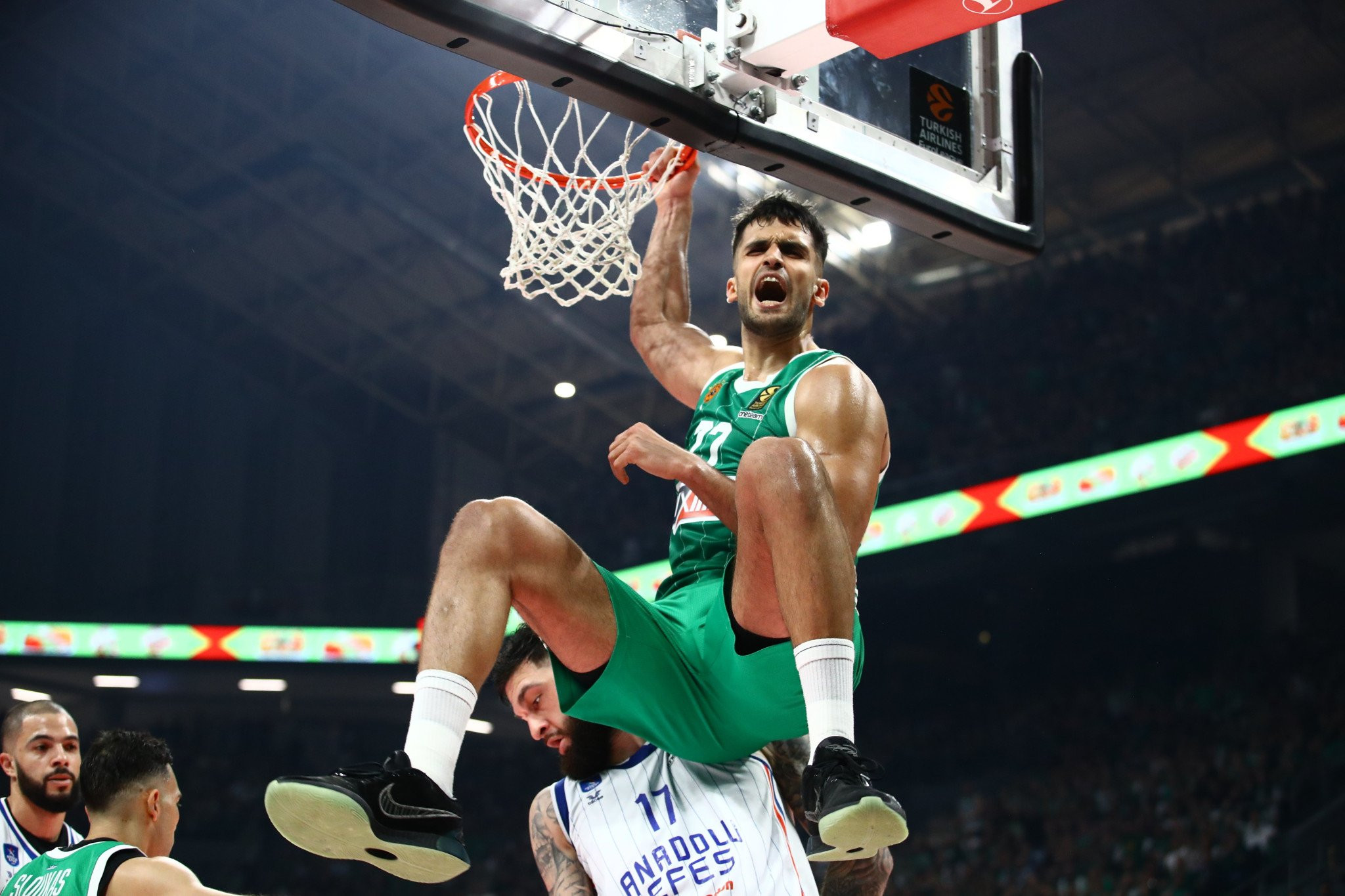 Ο Ομέρ Γιουρτσεβέν φωνάζει παρών στην πιο κρίσιμη ώρα