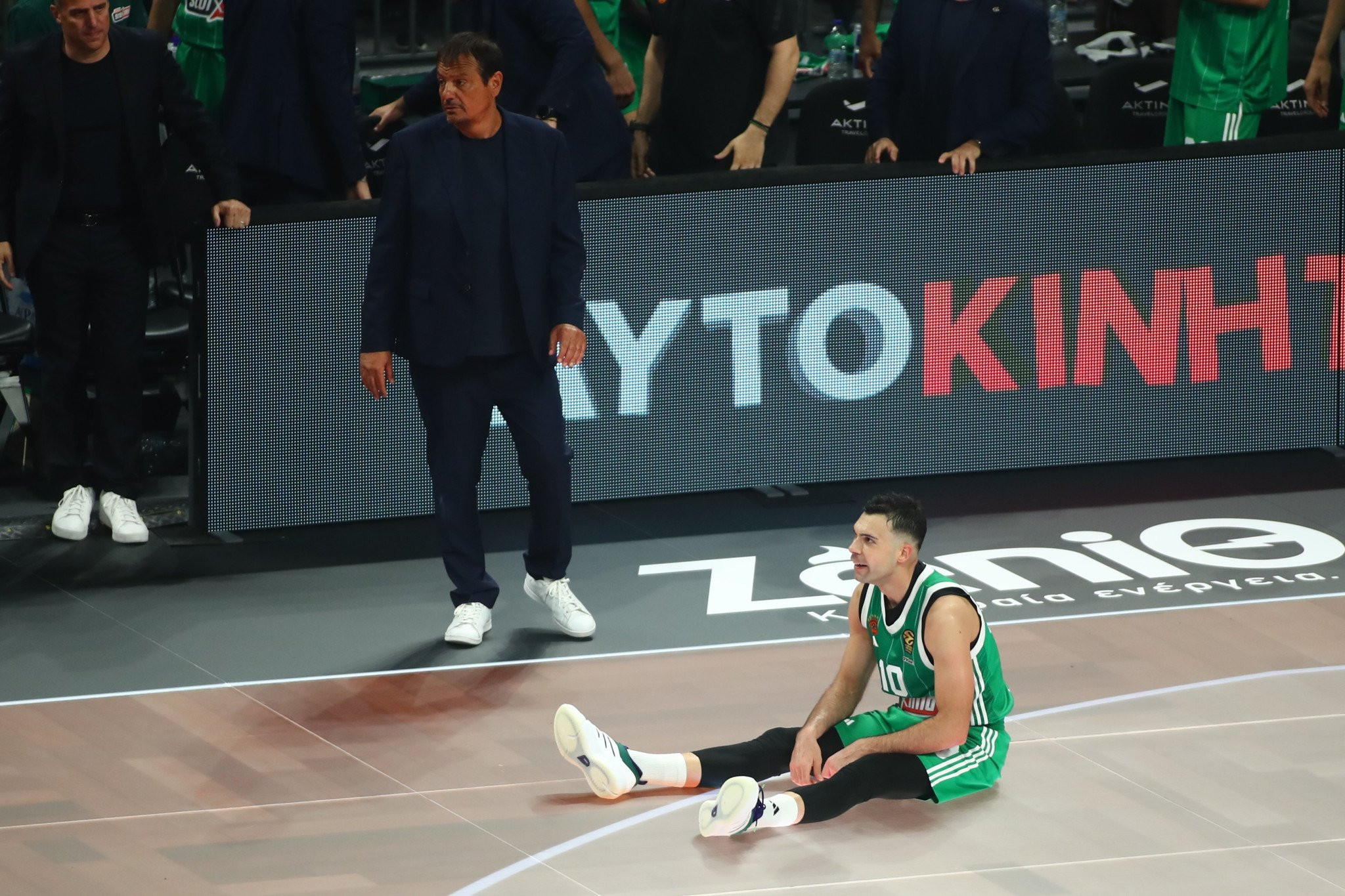 Ετσι ξέσπασε ο Σλούκας για την μεγάλη νίκη επί της Εφές στο «καυτό» ΟΑΚΑ (video)