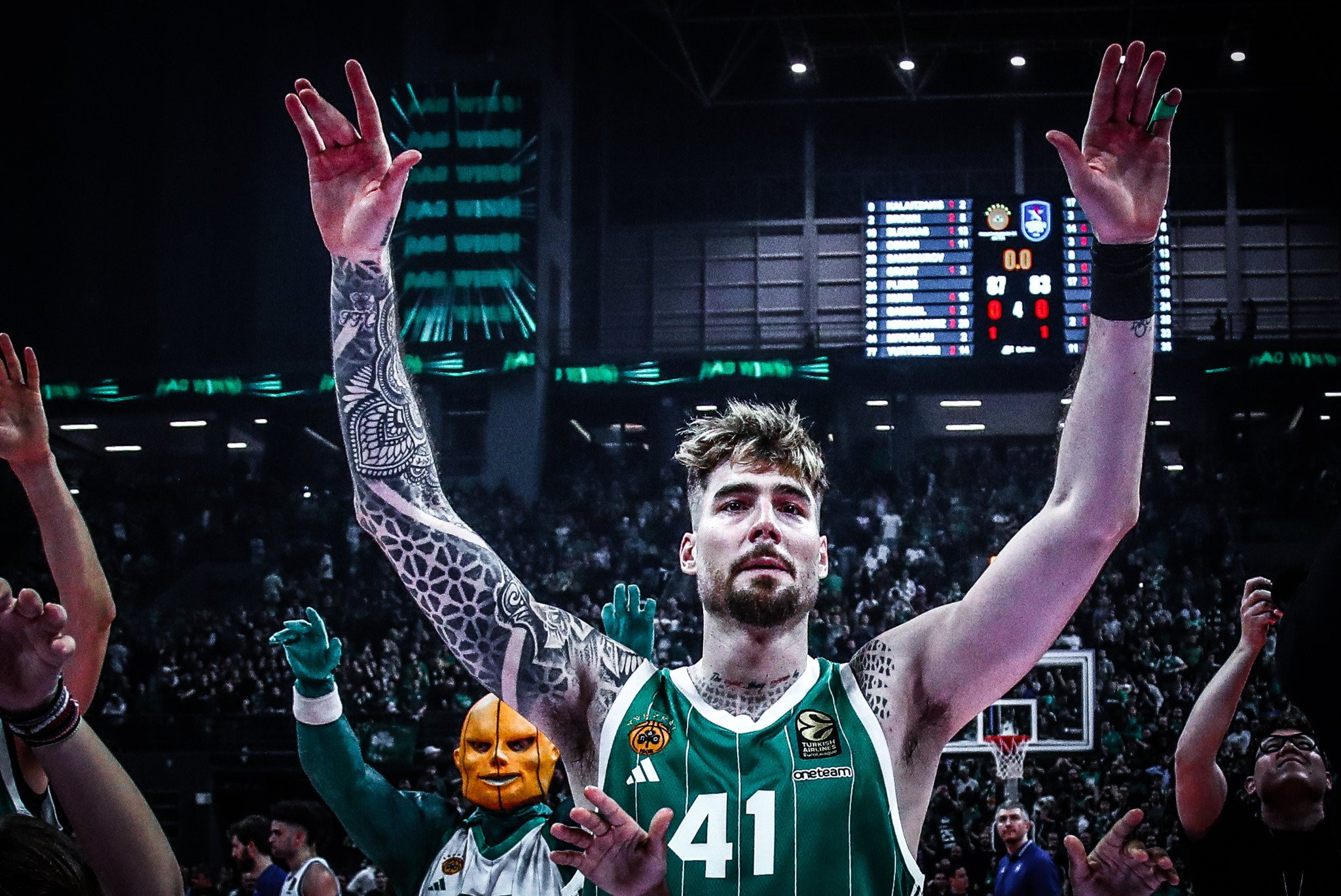 Ο ρέκορντμαν Χουάντσο «έσπασε» όλα τα κοντέρ και αναδείχθηκε MVP του Game 1 των Playoffs