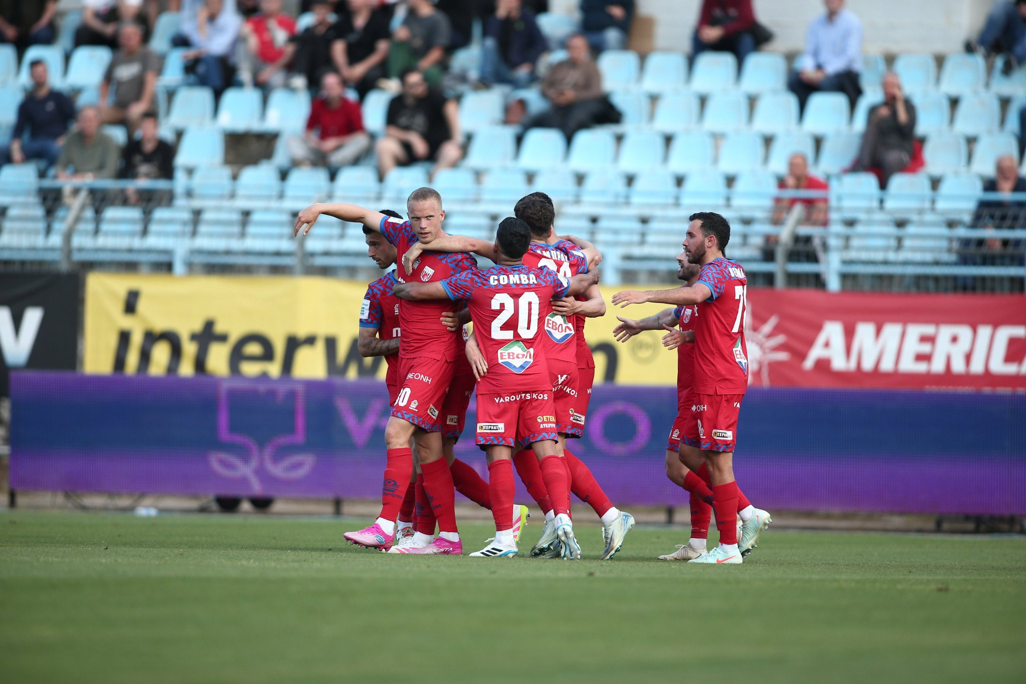 Με... διπλό χτύπημα στο τέλος του ημιχρόνου, ο Βόλος «καθάρισε» τη Λαμία και έκανε βήμα παραμονής