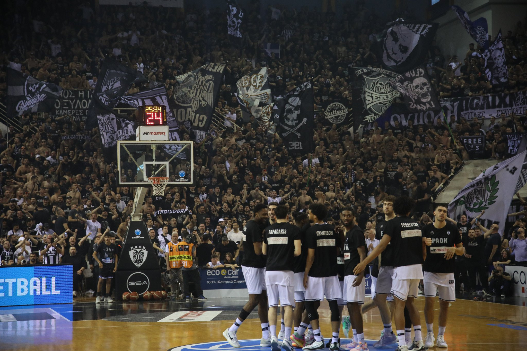 Τραυματίας οπαδός του ΠΑΟΚ από βεγγαλικό!