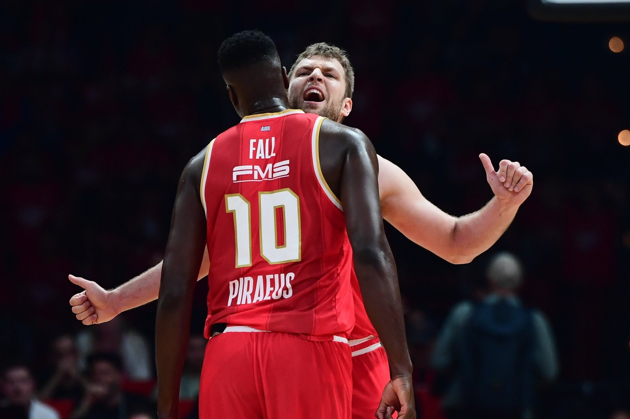 Ο Ολυμπιακός «έπνιξε» τη Ρεάλ με MVP Βεζένκοφ και έκανε το 1-0!